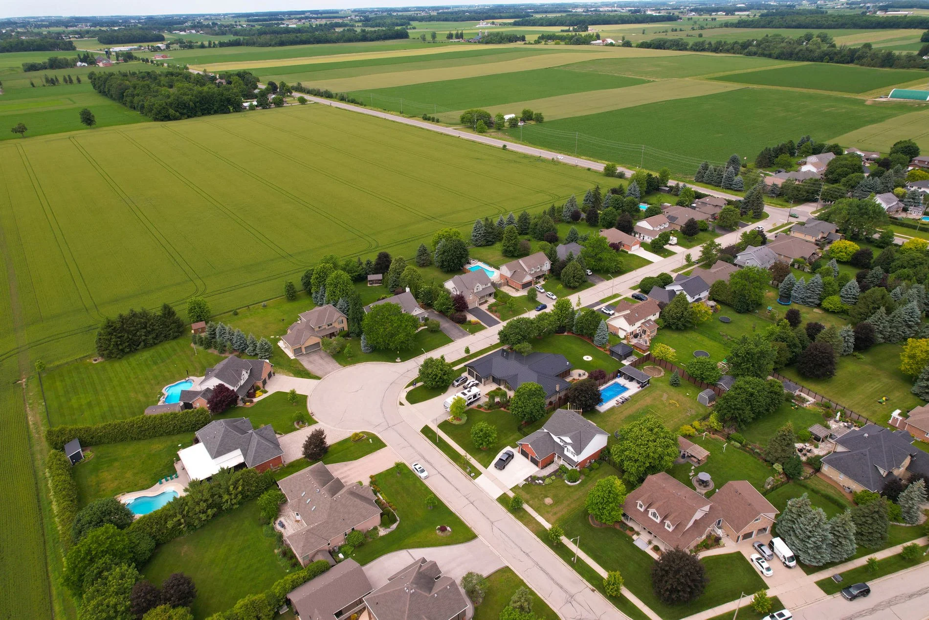 87_36 weberlyn crescent- 075.jpg