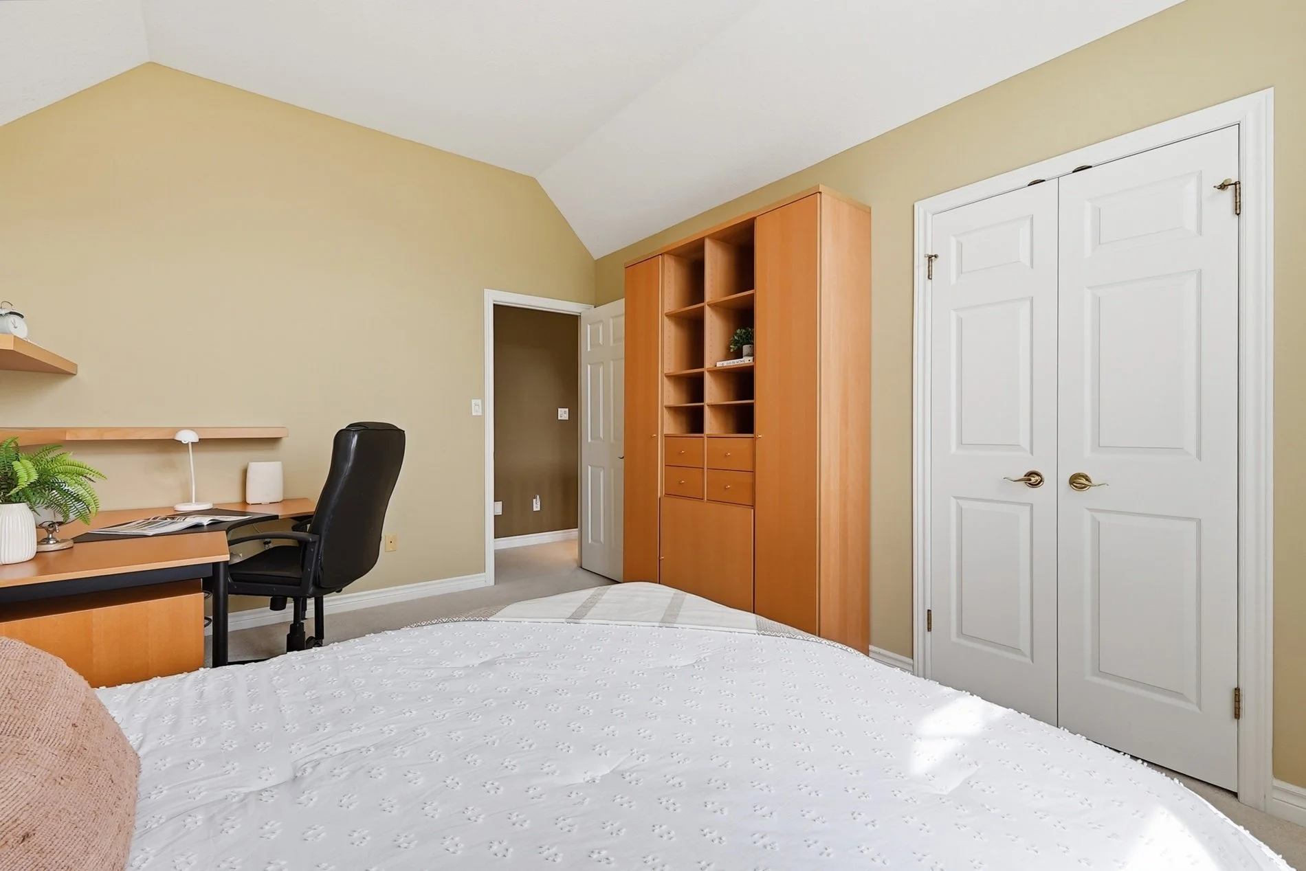 50_36 weberlyn crescent- 038.jpg