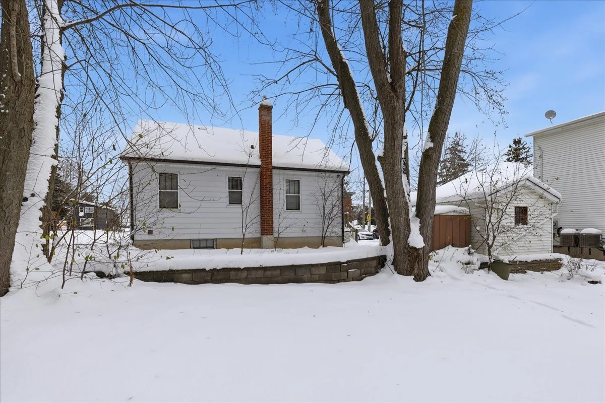 10-389 Erb St W EXT-0082.jpg