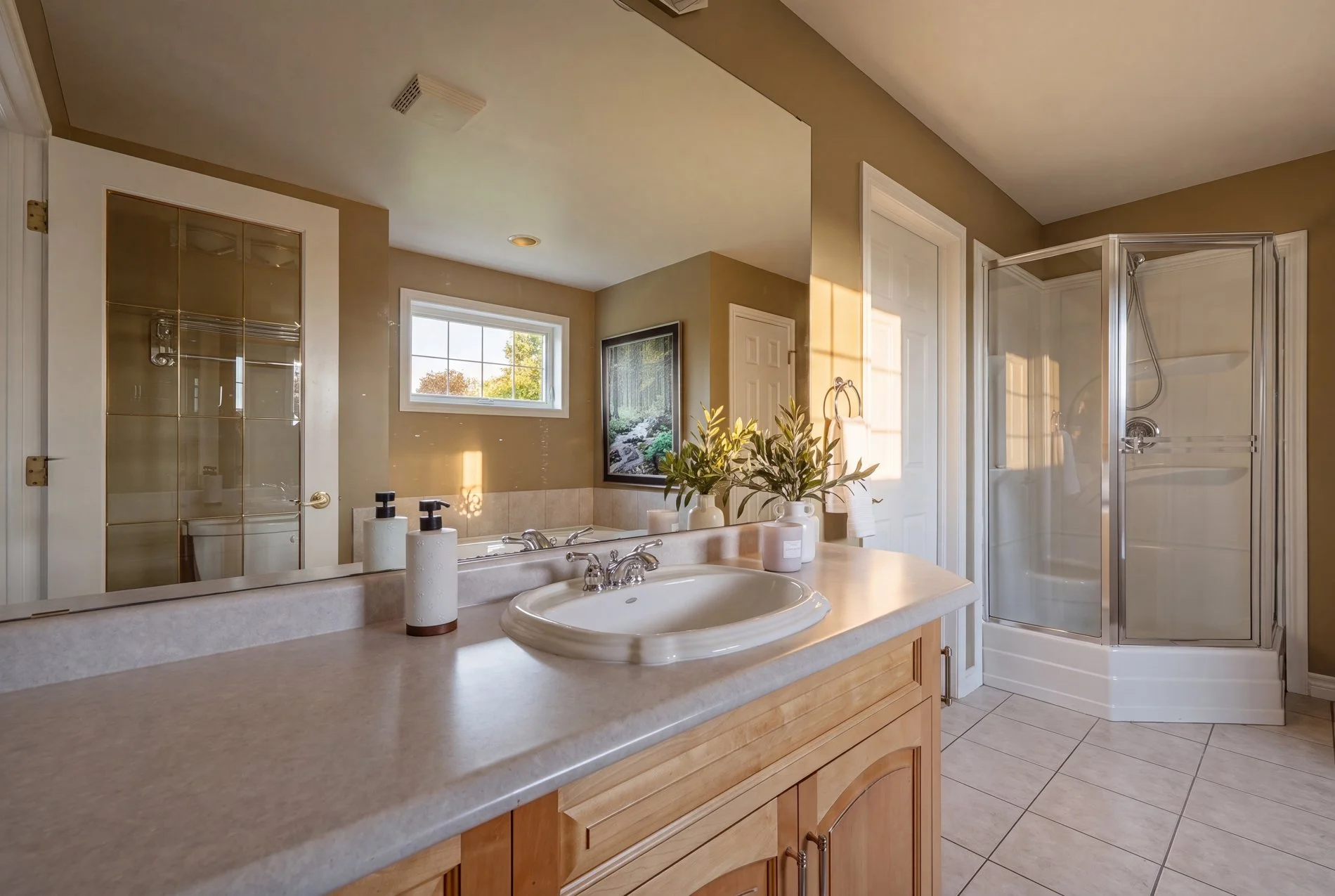 46_36 weberlyn crescent- 035 a & d lighting edit.jpg