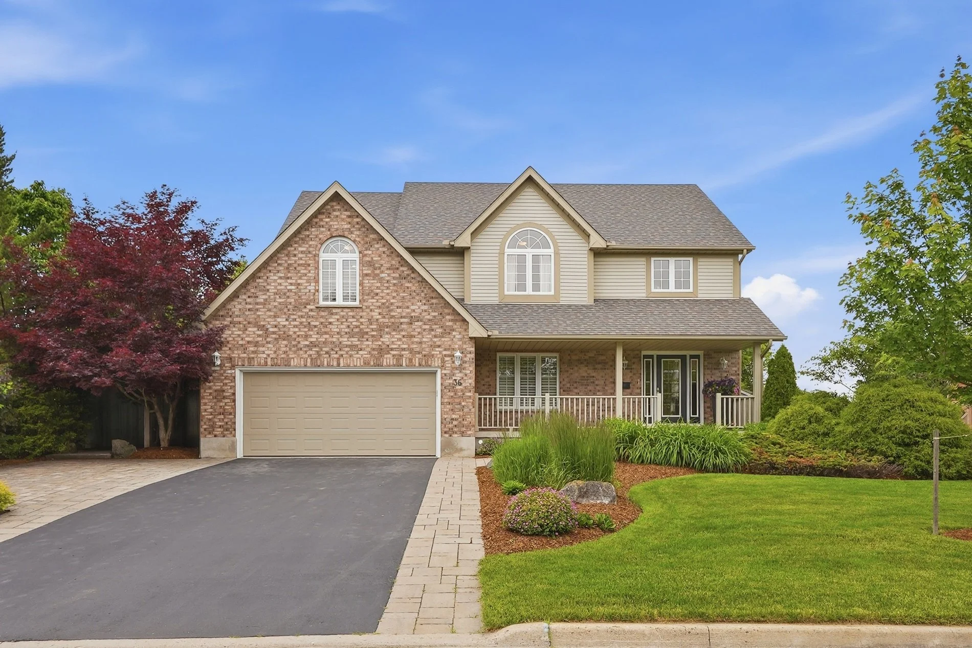 11_36 weberlyn crescent- 09.jpg