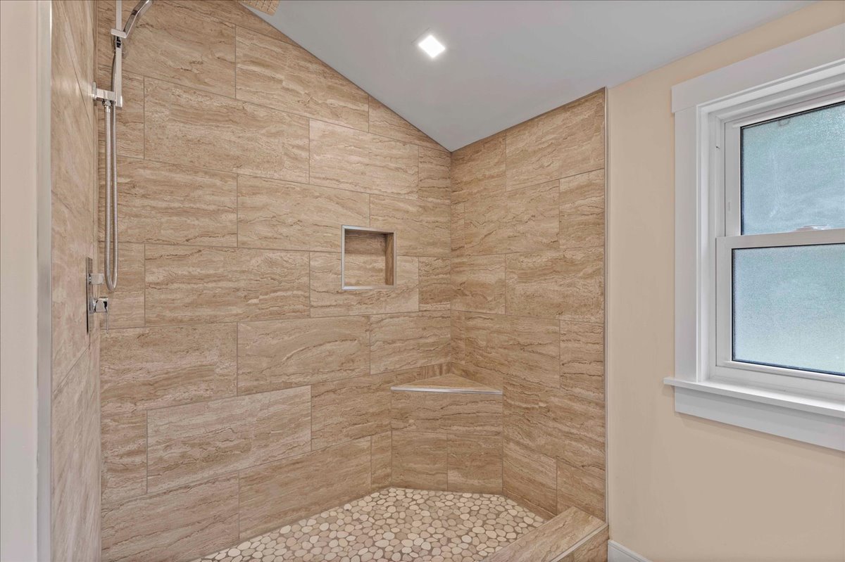 22-927405 Oxford Rd 8 Int-1818.jpg