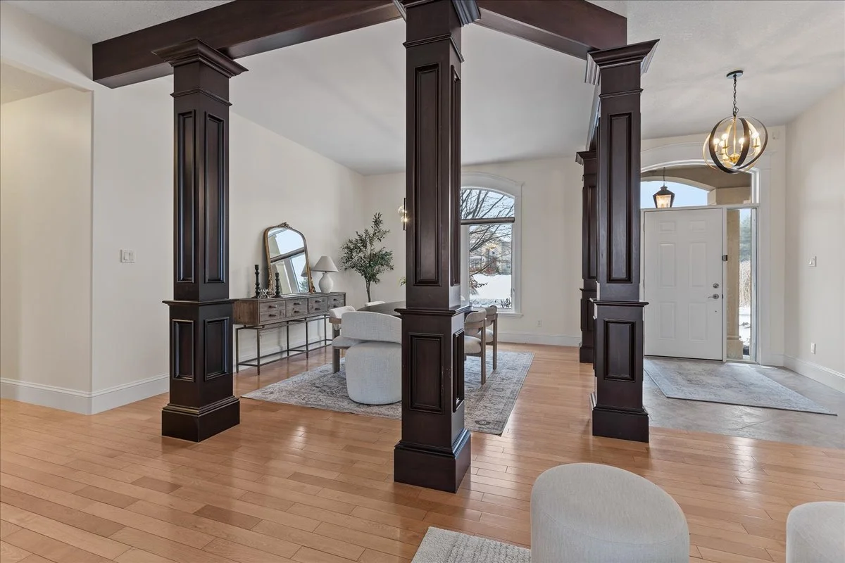 042-86 Canters Close Int-0129.jpg