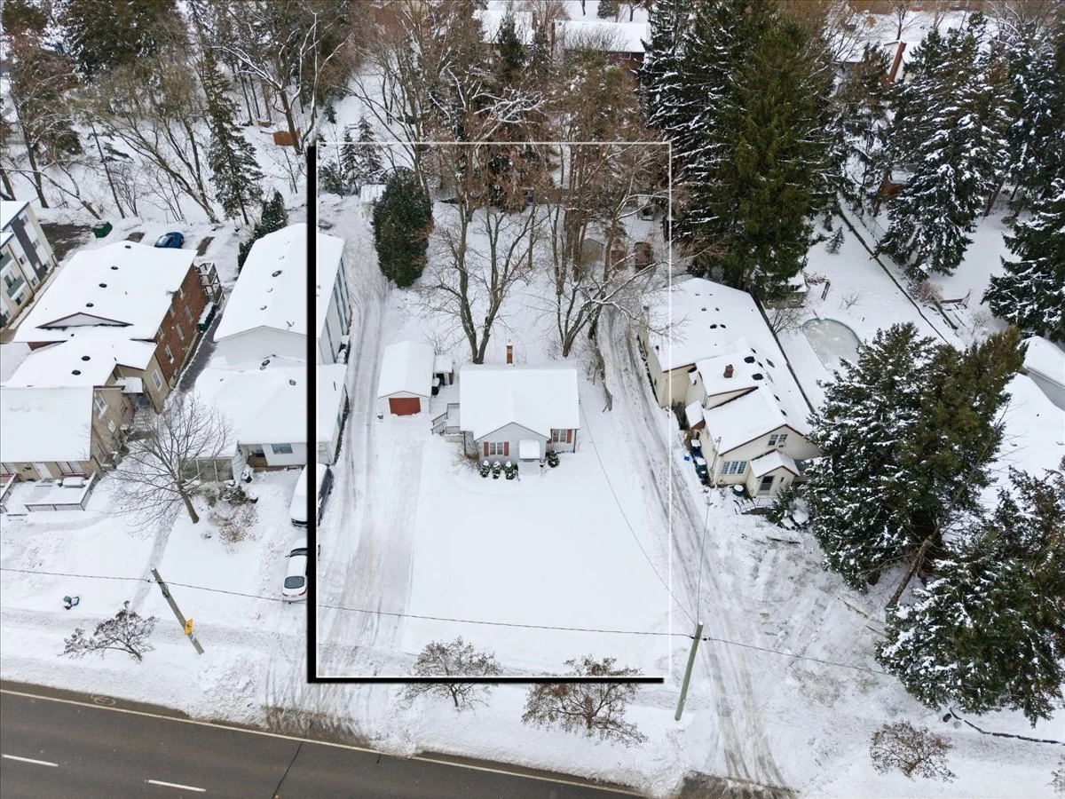 11-389 Erb St W hilite --2-Edit.jpg