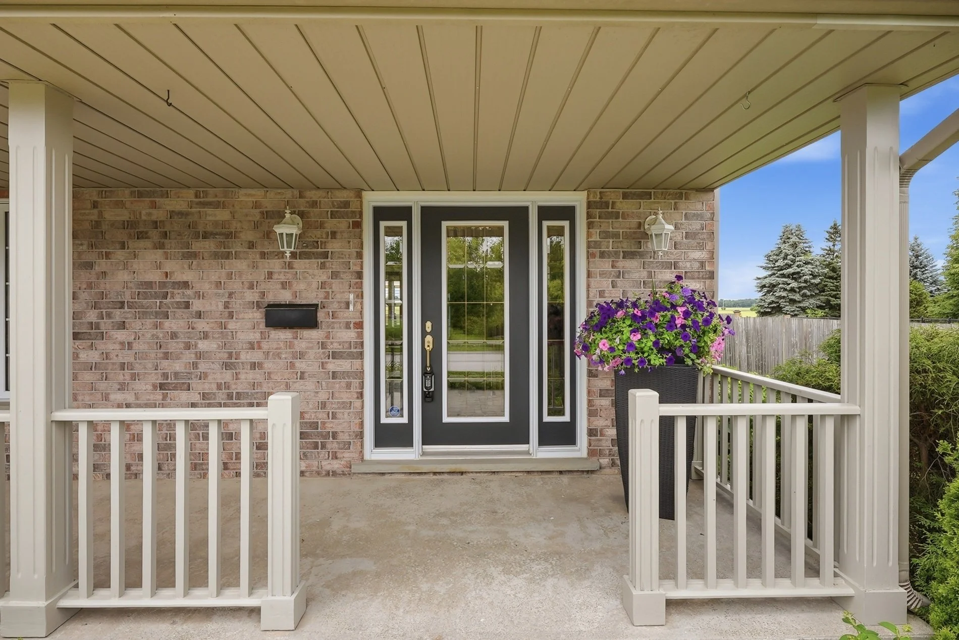 14_36 weberlyn crescent- 012.jpg