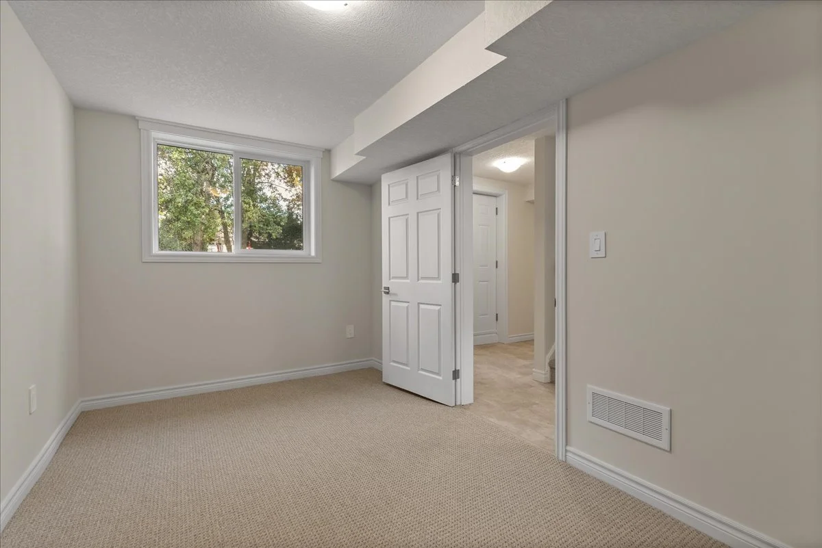 28-111 Second Ave Int-0432.jpg