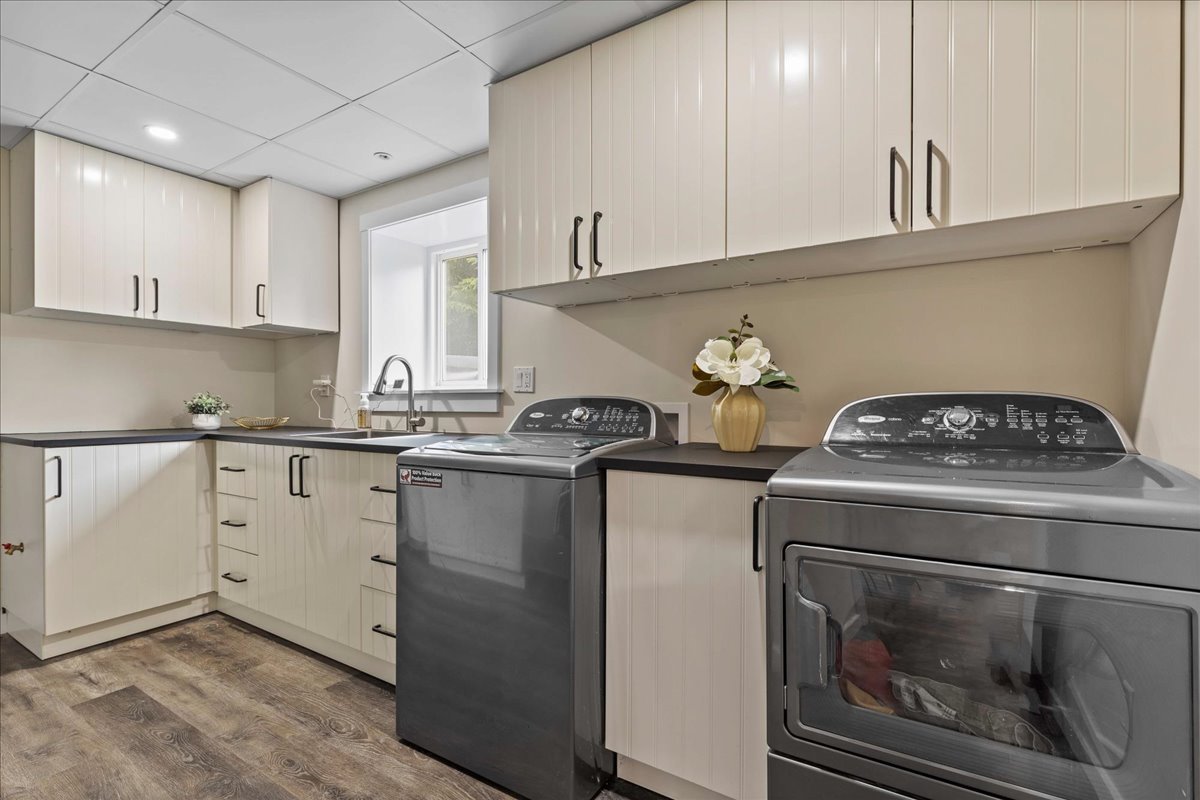 45-927405 Oxford Rd 8 Int-1890.jpg