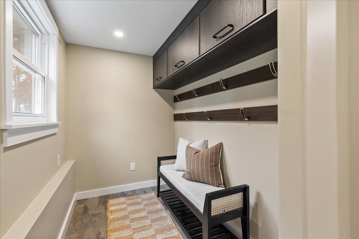 49-927405 Oxford Rd 8 Int-1902.jpg
