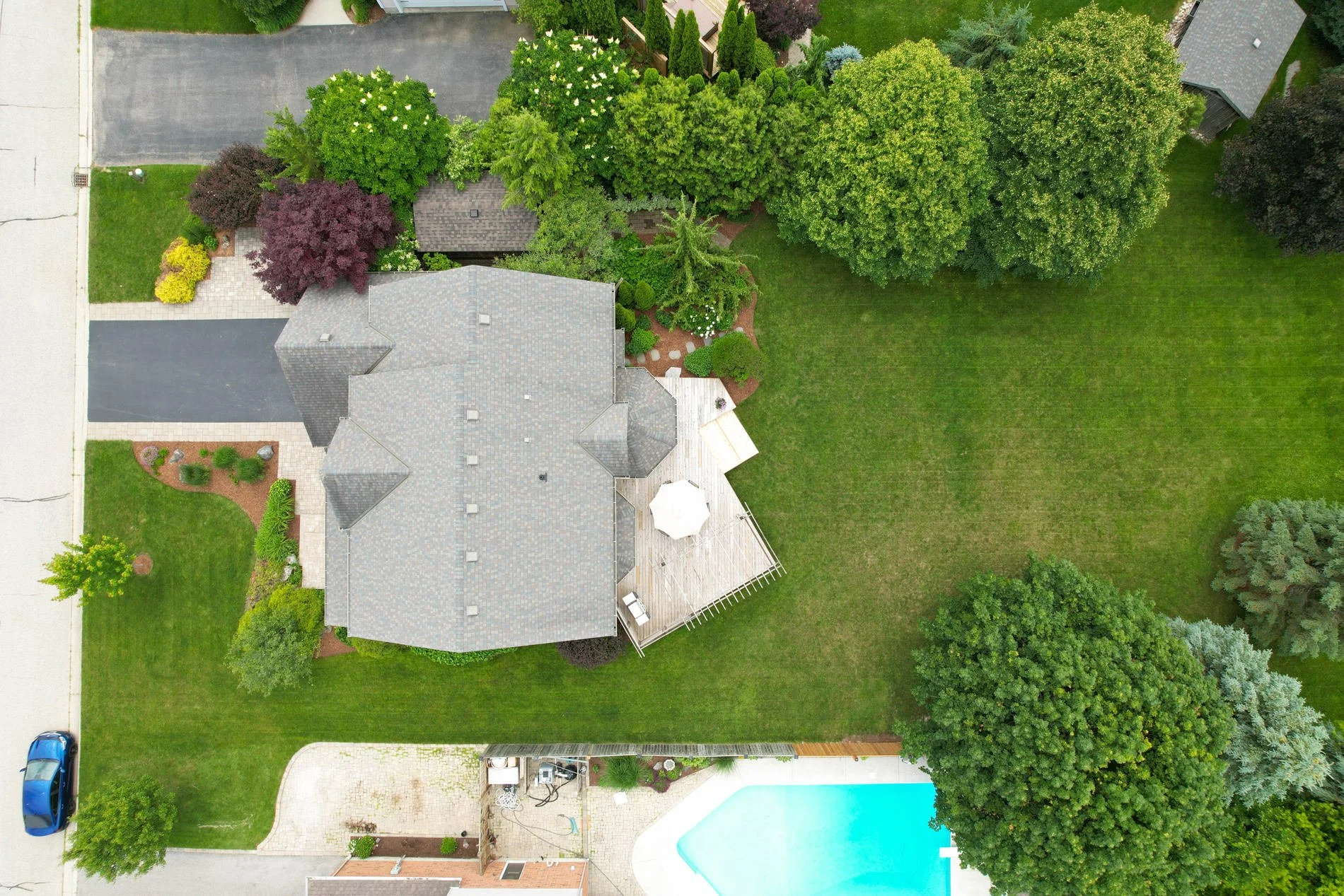 81_36 weberlyn crescent- 069.jpg