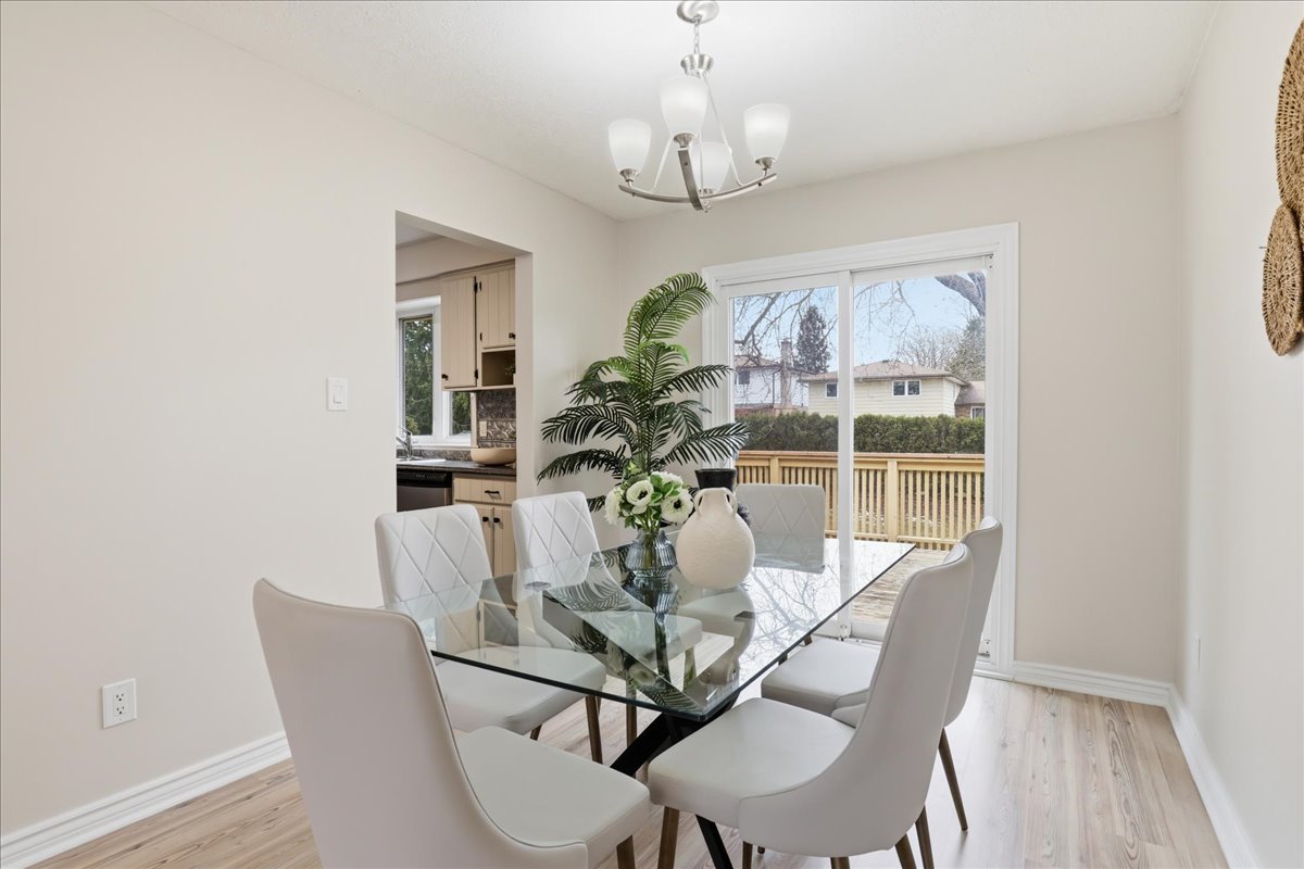 08-105 White Pine Cres 5G5A1282.jpg