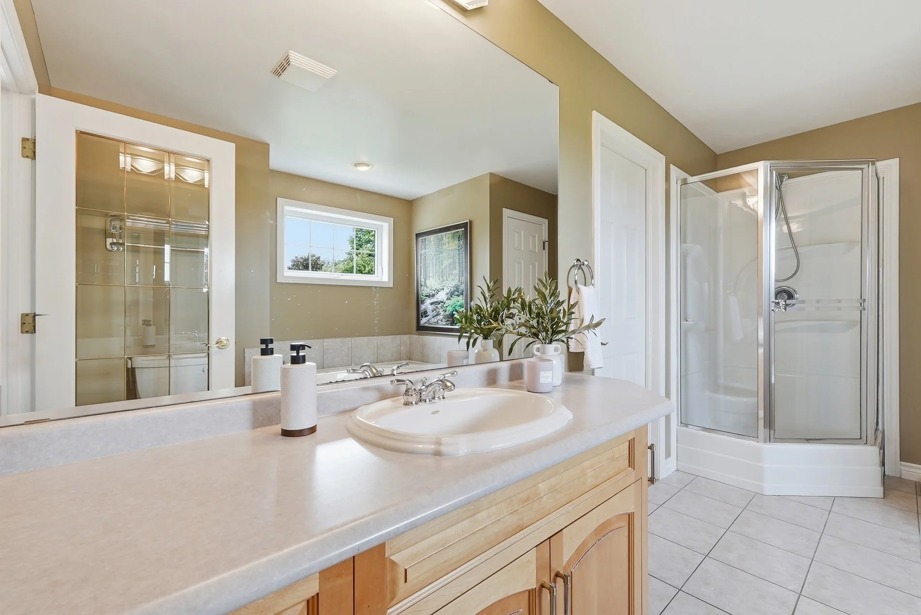 45_36 weberlyn crescent- 035.jpg