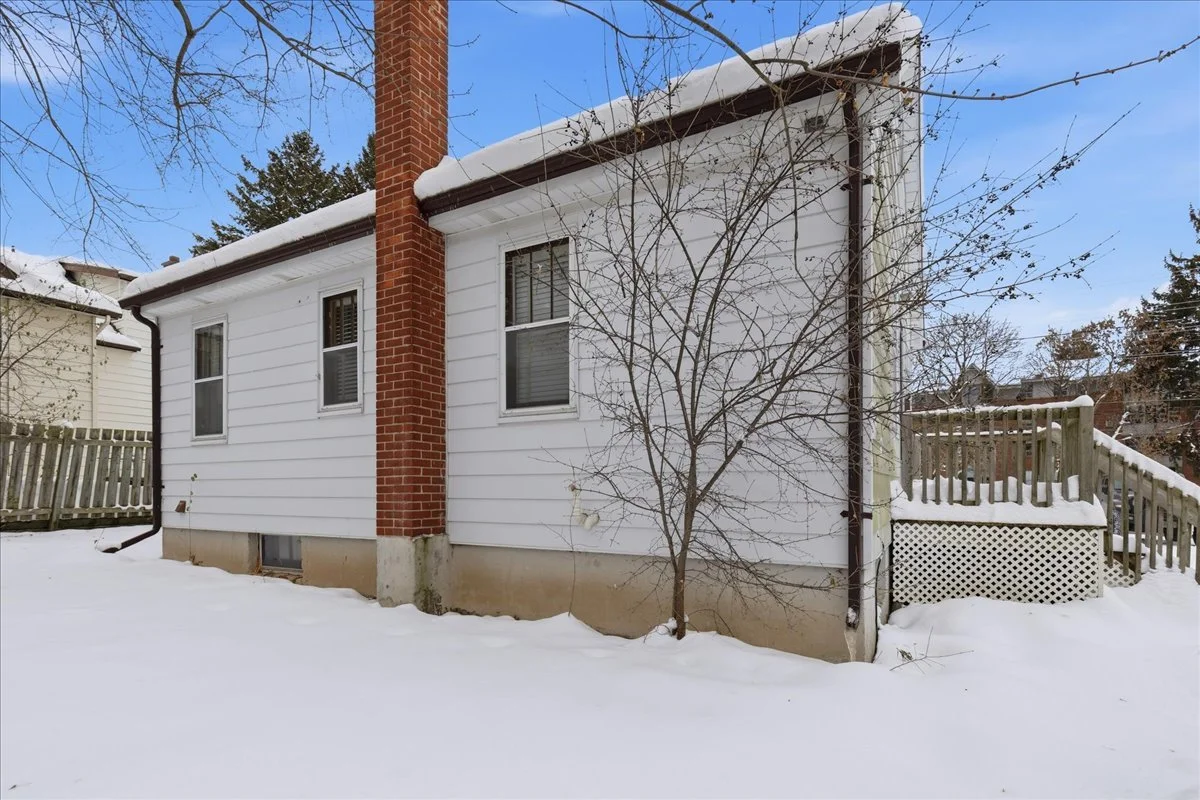 08-389 Erb St W EXT-0073.jpg