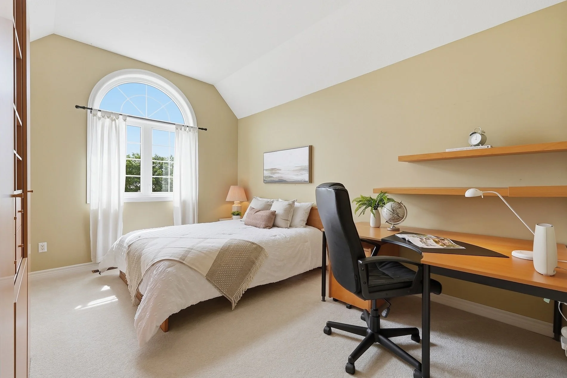 48_36 weberlyn crescent- 037.jpg