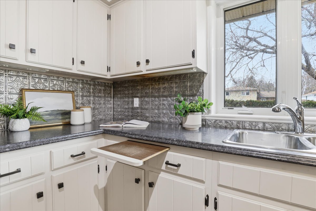 14-105 White Pine Cres 5G5A1300.jpg