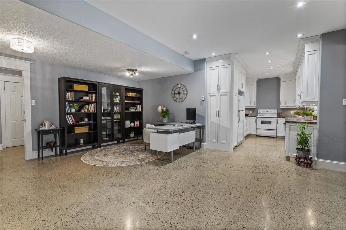 043-86 Canters Close Int-0135.jpg