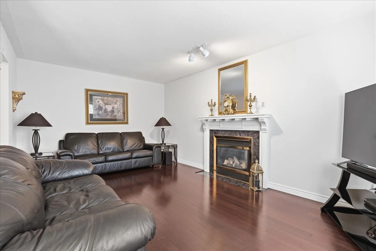 22-54 Woodcrest Crt -0694.jpg