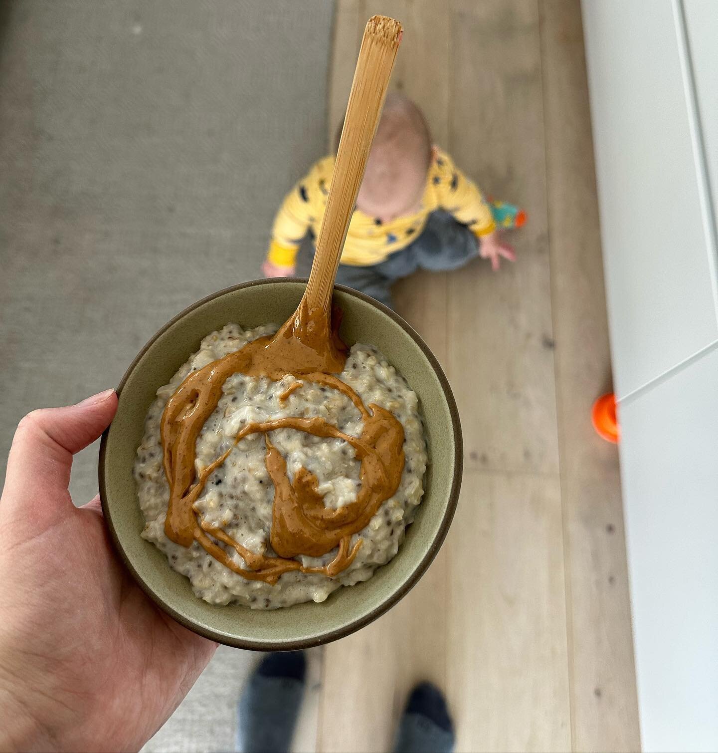 Steel cut oats with Chia, protein powder, cinnamon, coconut butter, whole milk, a drizzle of creamy peanut butter, and a whole lot of Levi cuteness. #breakfastwithlevi #steelcut #oats #postpartum