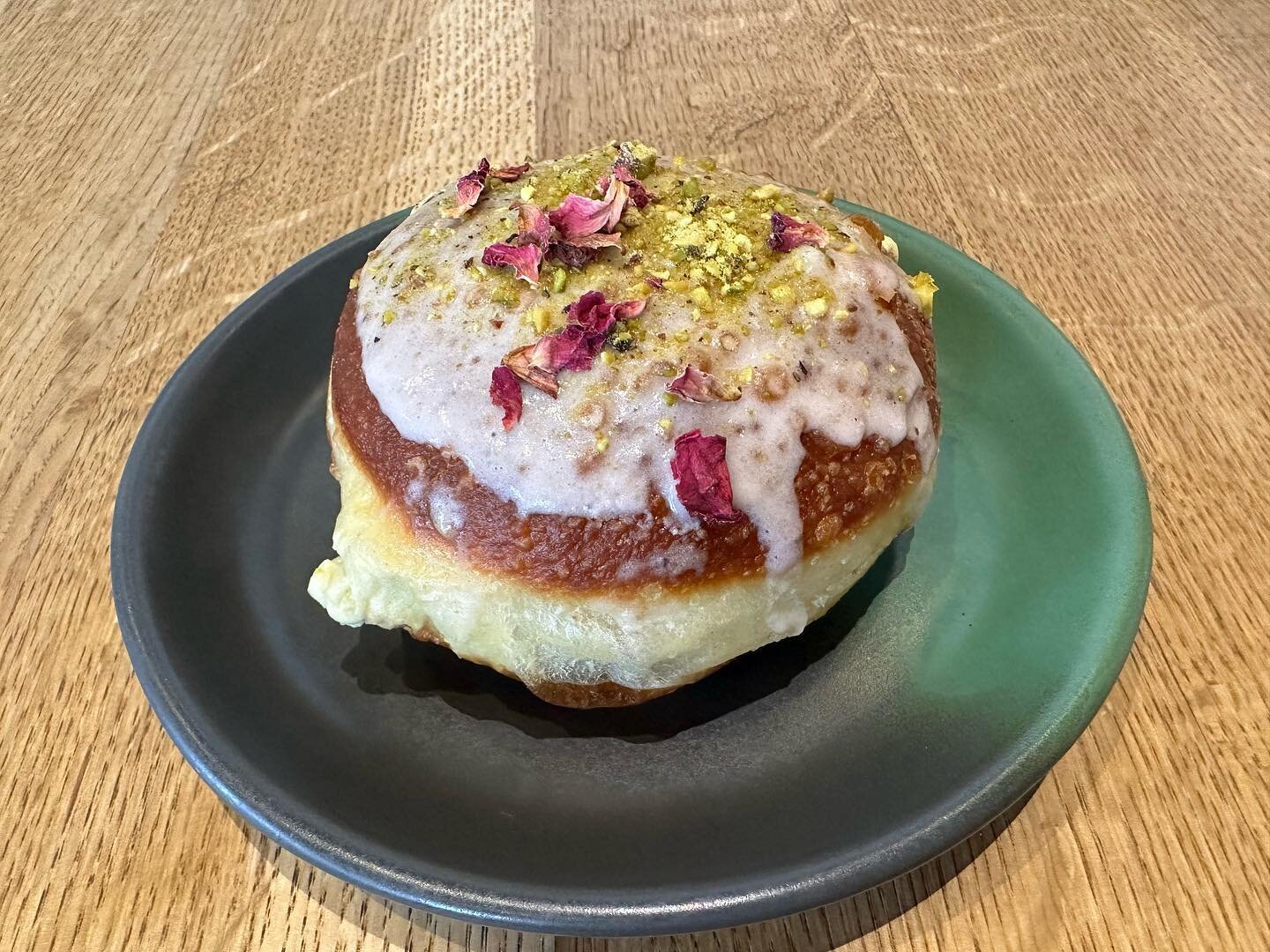 Finally made it to @automat_sf and tried one of the most delicious things I&rsquo;ve ever eaten. This pistachio rose donut filled with Bavarian cream had the most lush and pillowy texture. It brought so much joy during this rainy weekend. Side note, 