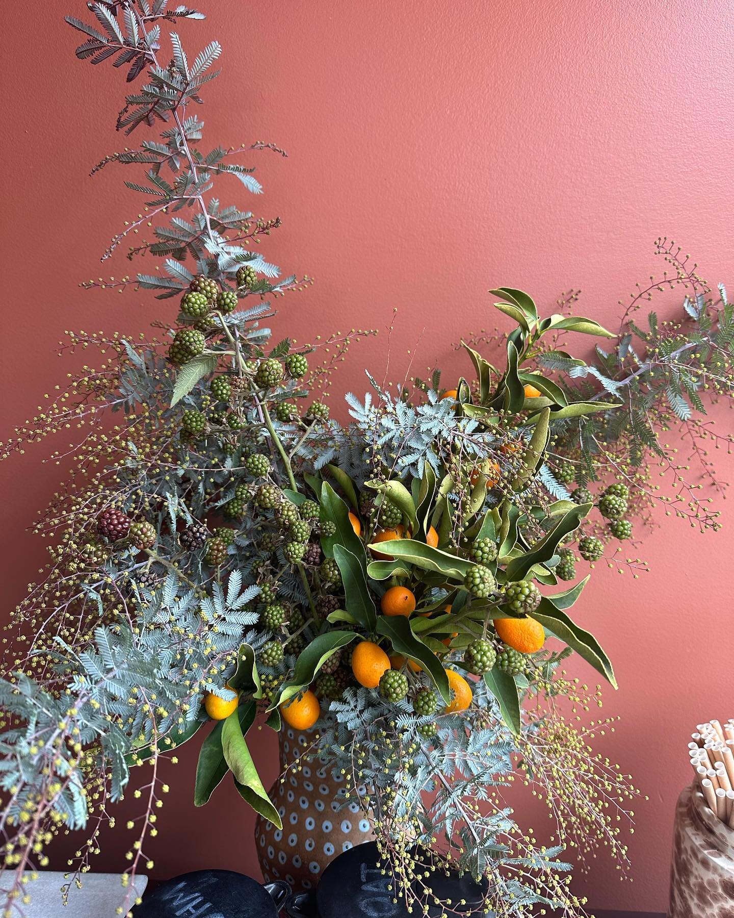 Completely inspired and in awe of this edible bouquet made of kumquats and unripened blackberries. #foodasart