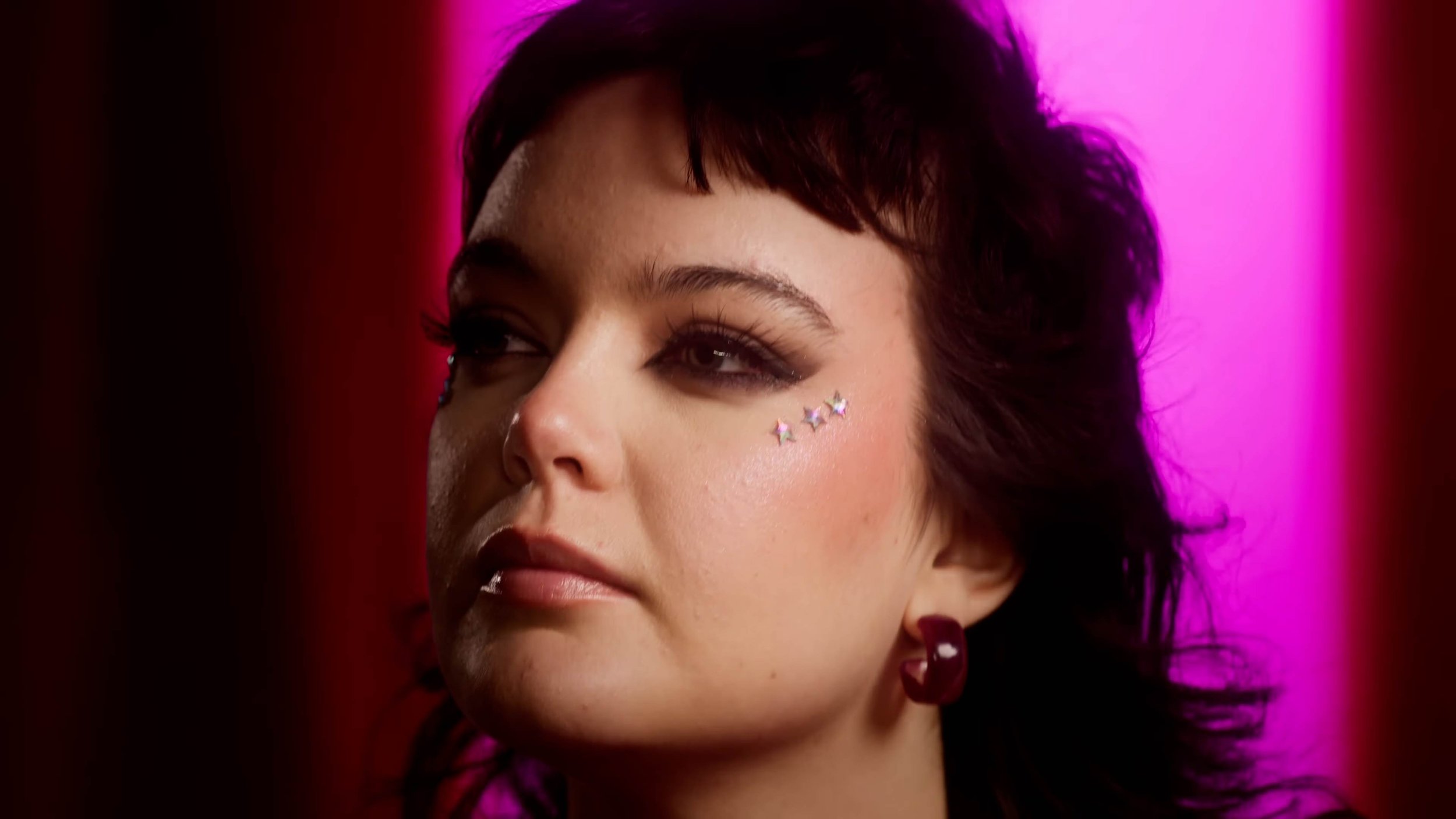BILLIONAIRES - HOT (OFFICIAL MUSIC VIDEO) 0-40 screenshot.jpg