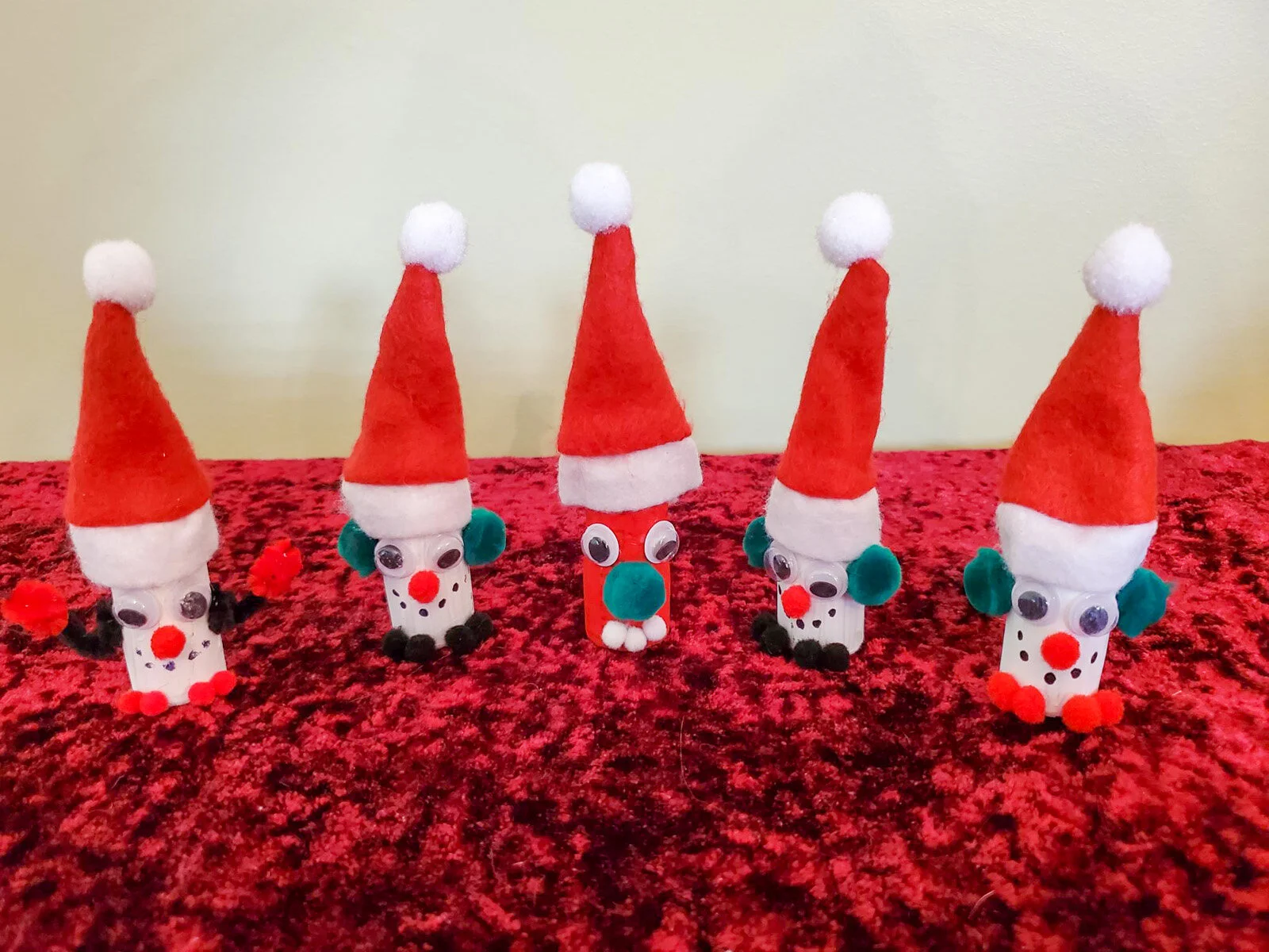 corktails-merry-carolers.jpg