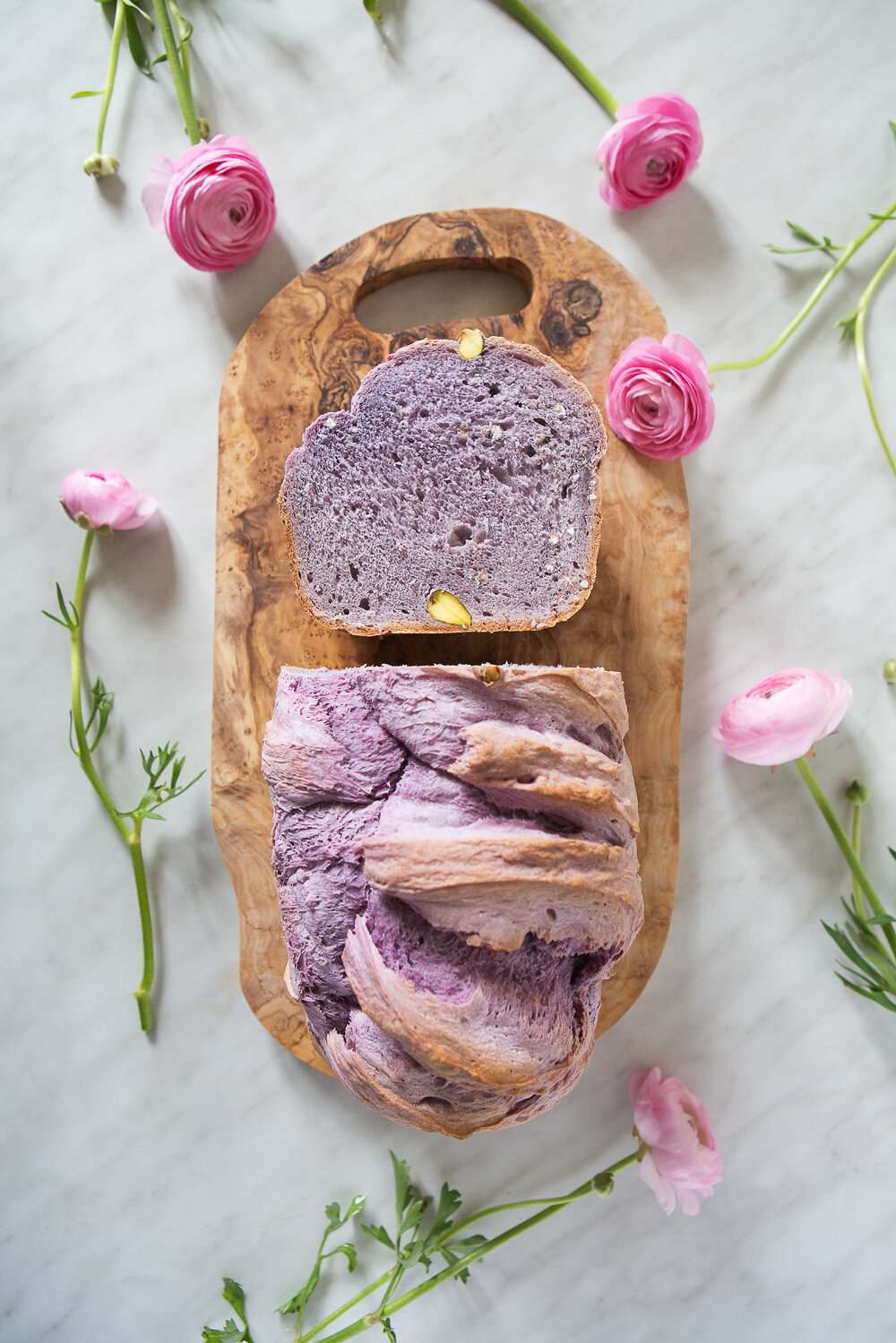 Lila Brot_LR.jpg