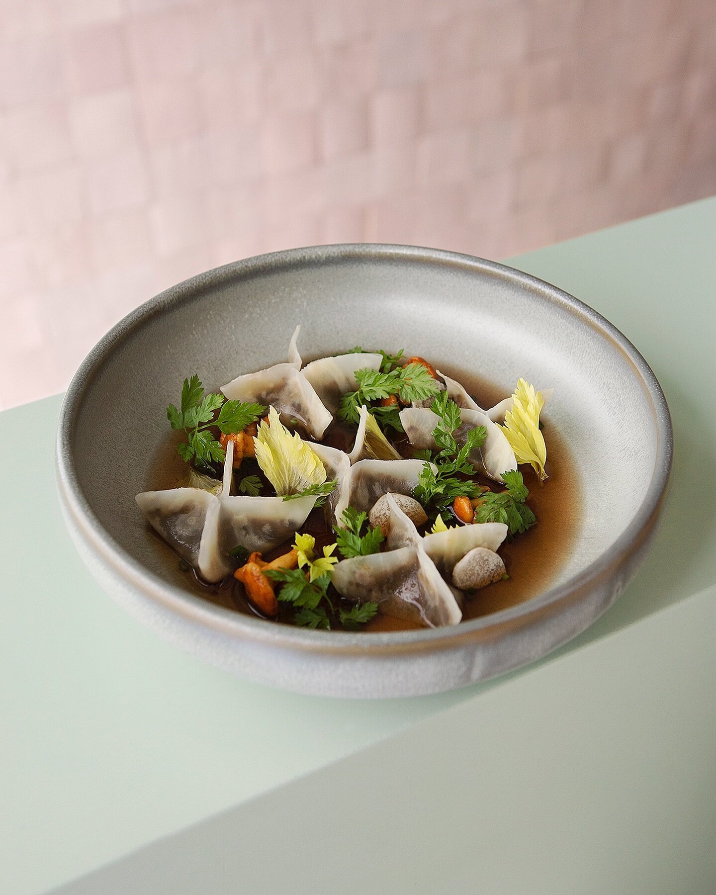 Celeriac fagottini and mushroom consomm&eacute; - by @andreianni86 at @anima.berlin 

#berlin #animaberlin #berlinrestaurant #berlinfoodphotographer #fagottini #lockehotels #foodphotography #onthetable