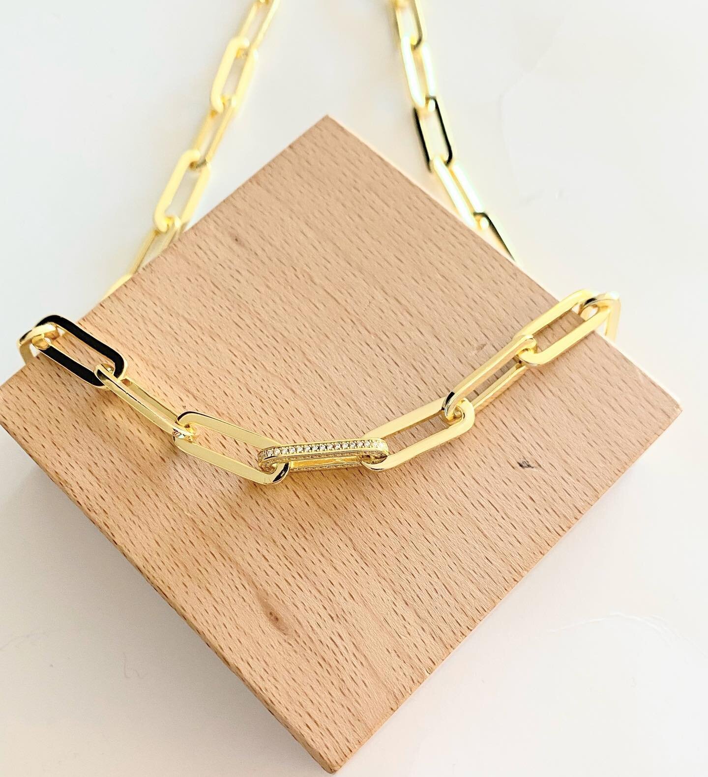 Our new gold link necklace, shop the collection ❤️❤️❤️❤️❤️
