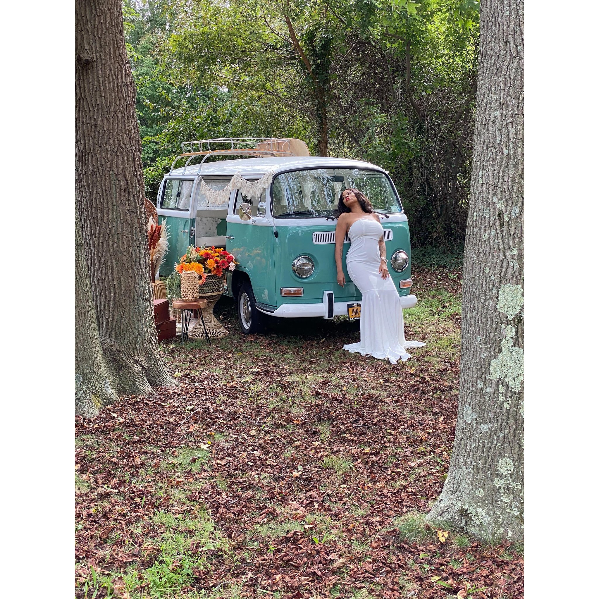 ✨Attention all brides!✨Don&rsquo;t settle for ordinary on your big day. Book #LongBeachPhotoBus for a one-of-a-kind experience where every angle (inside &amp; out) is picture worthy.