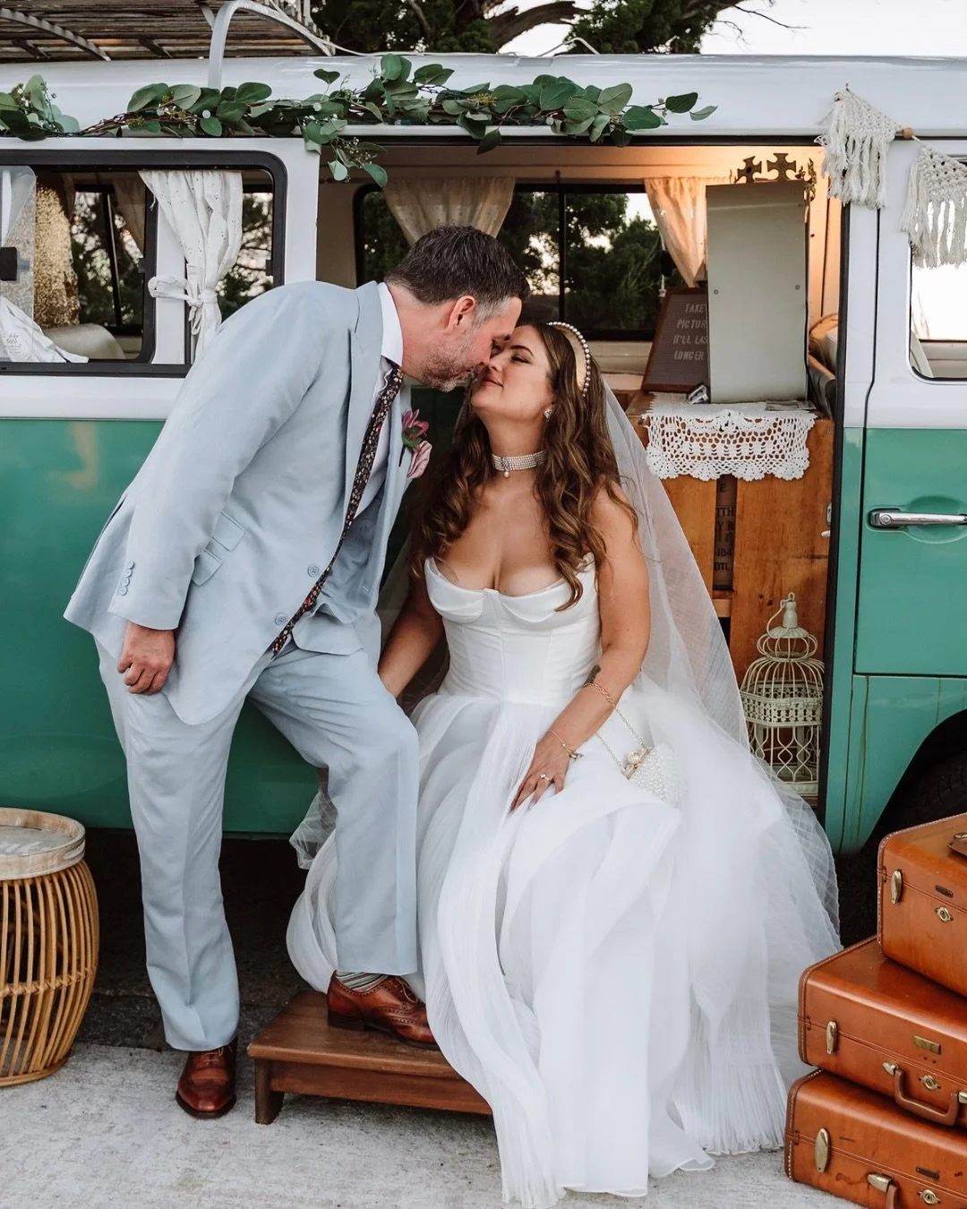 ✨A dream day for a dream couple 💛✨ Laura &amp; Donal&rsquo;s wedding at @soundviewgreenport had it all: love, laughter, and the best party vibes. Thank you for booking @longbeachphotobus to roll in and capture the memories! 
&nbsp;
📸: @lanarowephot