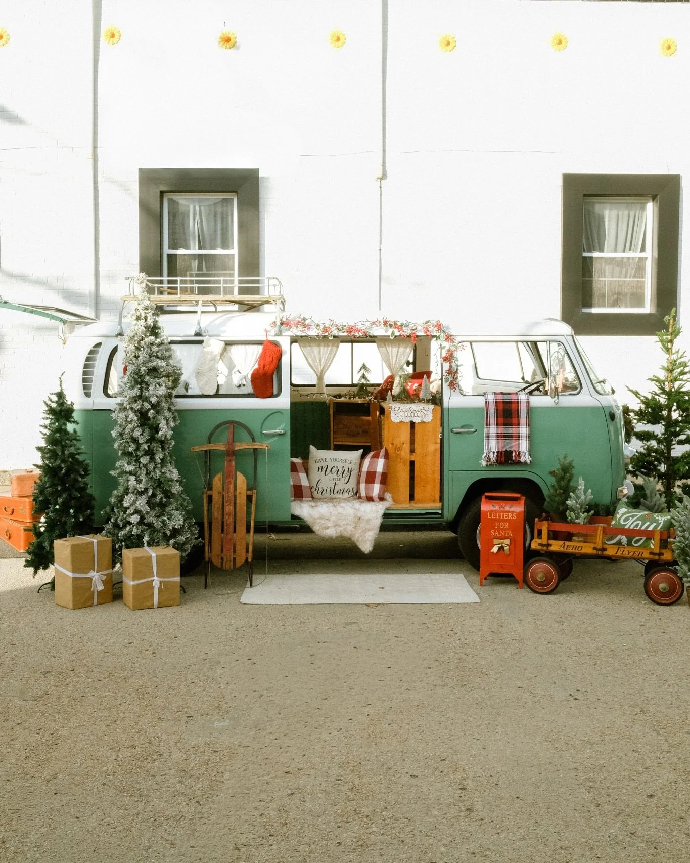 ✨Our yearly holiday reminder: Be kind to yourself and others, support your favorite local spots, and soak up all the cozy moments this season brings.✨ 
Big thanks to @seadamico for capturing Sammie in her holiday glow and @seacityvintage for having u