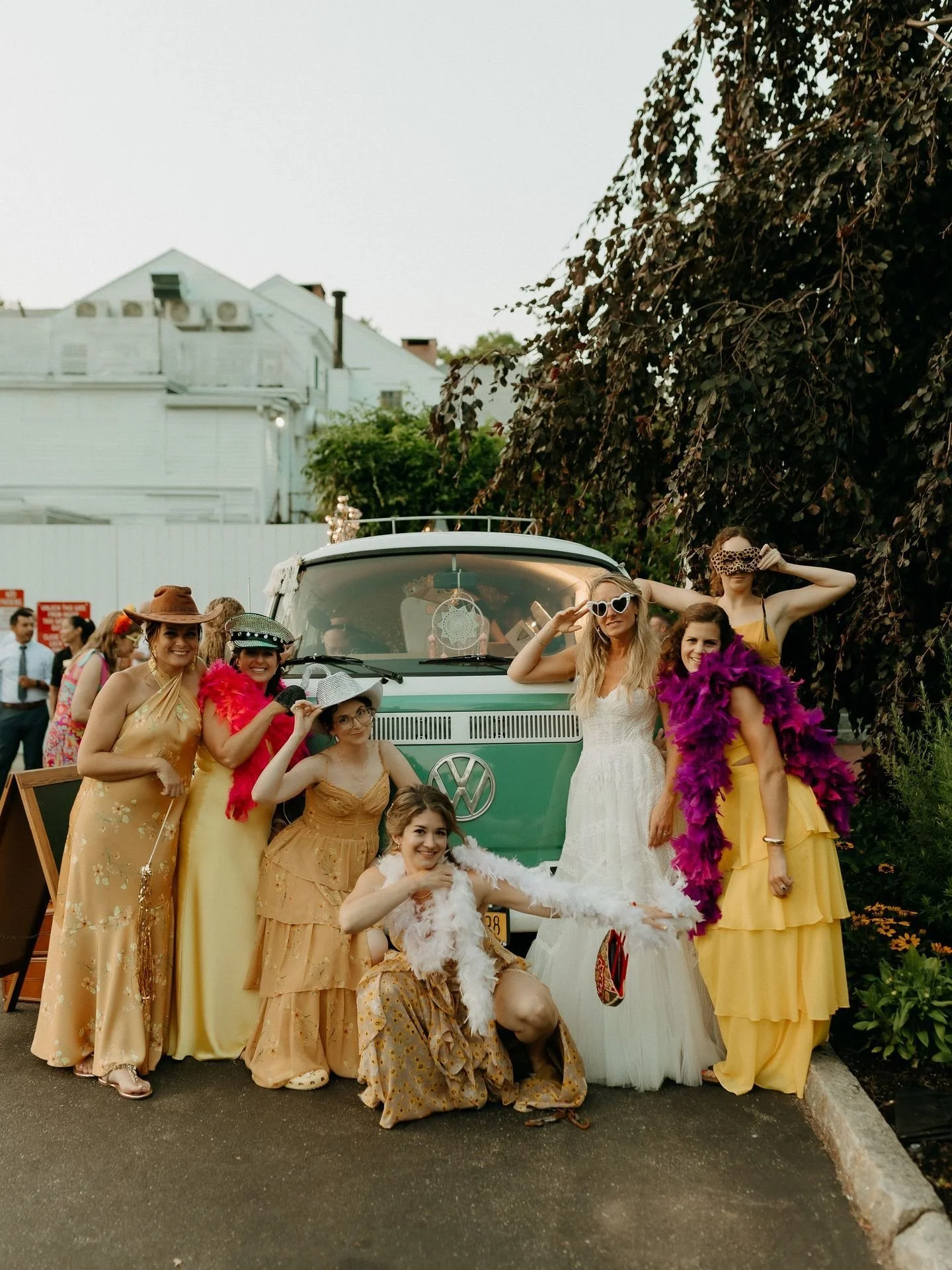 Squad goals ✨

Not your average wedding experience. An unforgettable moment for you and your guests that you'll remember forever 🤍

Your event deserves the Photo Bus touch &mdash; check our availability and inquire today via the link in our bio. 📸 