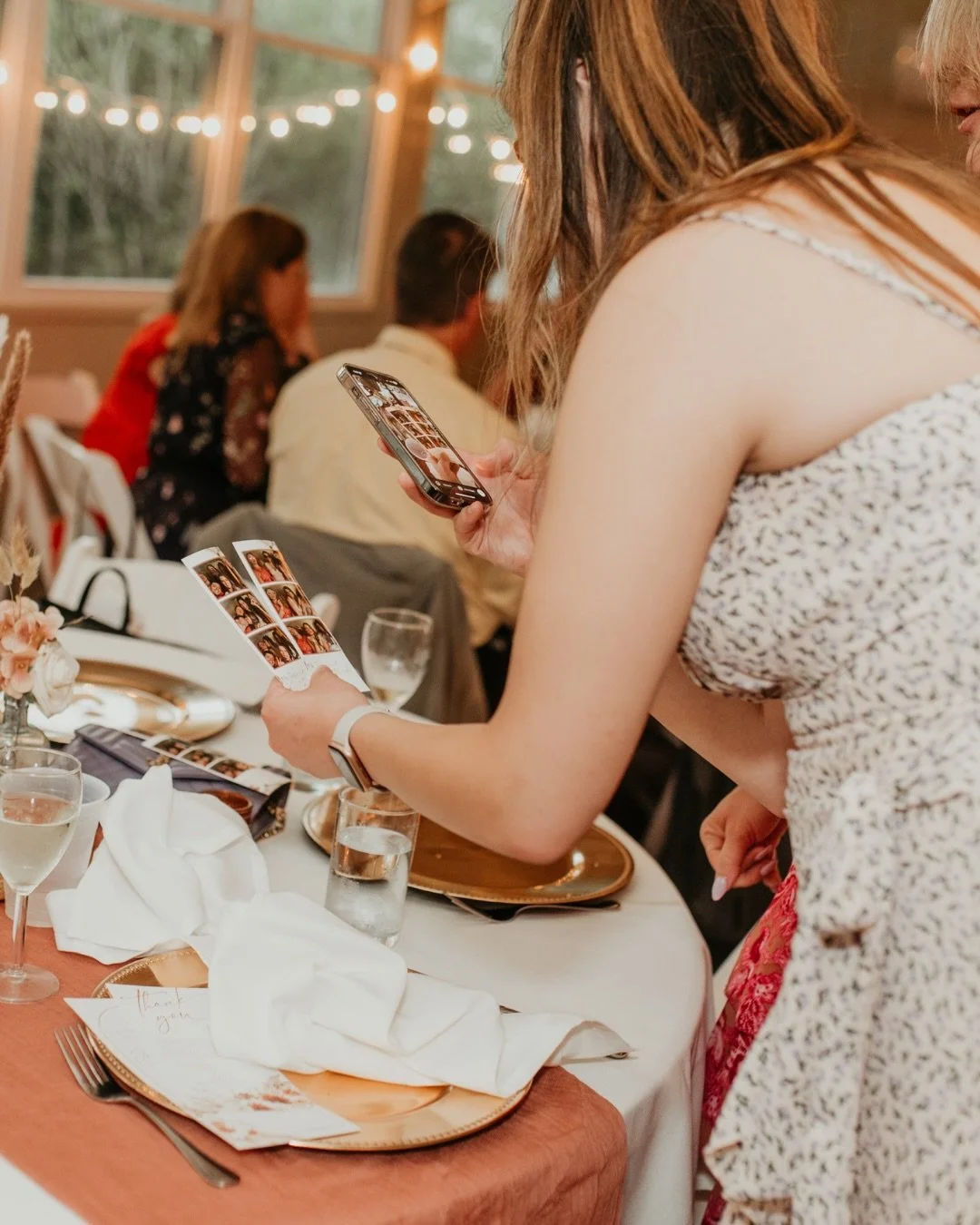 ✨Fun fact, photo strips are over 100 years old and still the first thing people sprint back to the table to show off.

✨Printed on the spot, made just for your event, and perfectly sized for a wallet or the fridge. Somehow, this is always the one thi