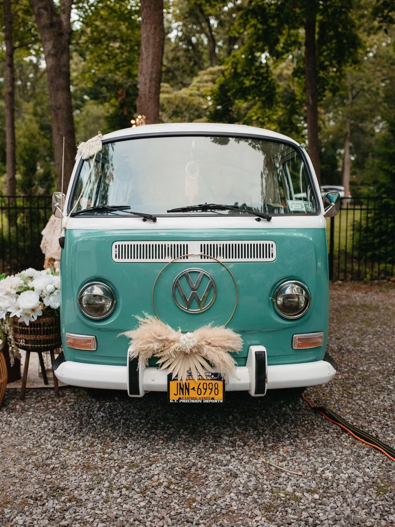 ✨She&rsquo;s cute. She&rsquo;s iconic. And she brings the magic with her. ✨ But the real stars? You two 🤍 Let&rsquo;s get you on the calendar before your date disappears. Inquire at the link in bio #longbeachphotobus