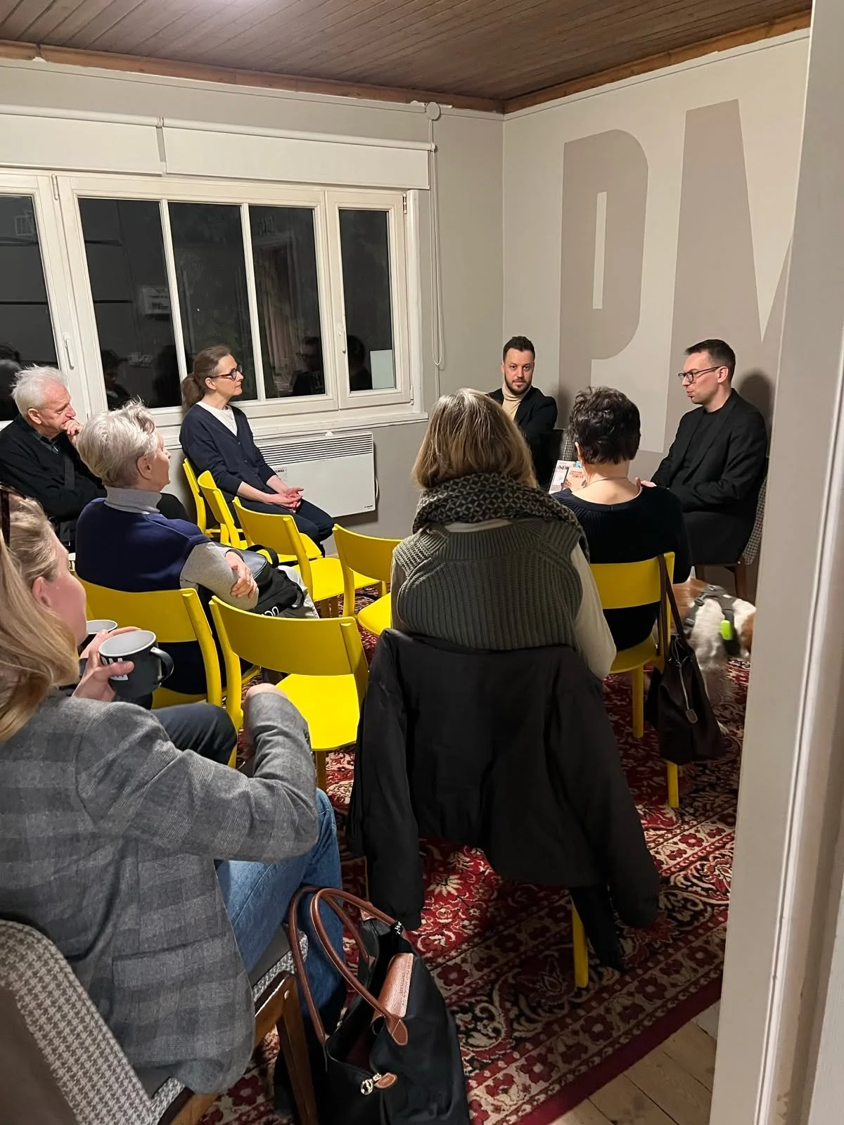 W piątek, 13 marca, w domku fińskim na Jazdowie mieliśmy przyjemność gościć Michała Choińskiego, autora książki &bdquo;The New Yorker. Biografia pisma, kt&oacute;re zmieniło świat&rdquo;. Rozmowę poprowadził Rafał Pikuła, a jej osią była historia jed