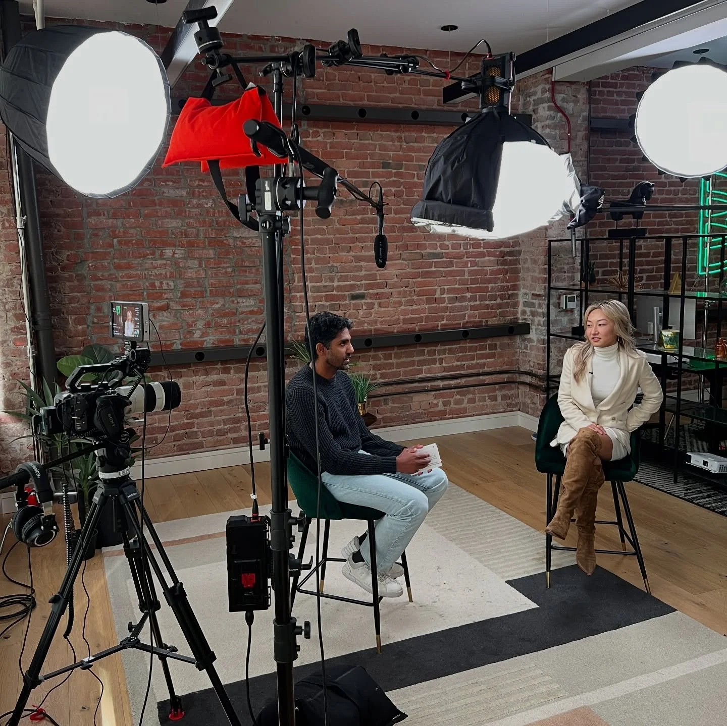 Bringing the vibes with @benpossehl at Baseten HQ 🎥✨

#setlife #videoproduction #filmmaking #videography #sony #fx6 @smallhd @sony @sonycine @sachtlersystems @aputure.lighting @smallrig.us @kondorblue