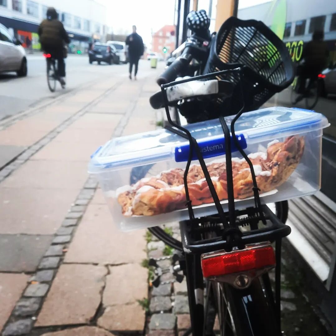 Tell me you live in Denmark without telling me.

Friday cargo in Denmark.Bringing the yeasty goods to work for 'smoko'. Or as it's more commonly known in this neck of the woods - fredag morgenmad. One of my favourite Danishy things offering up bread,