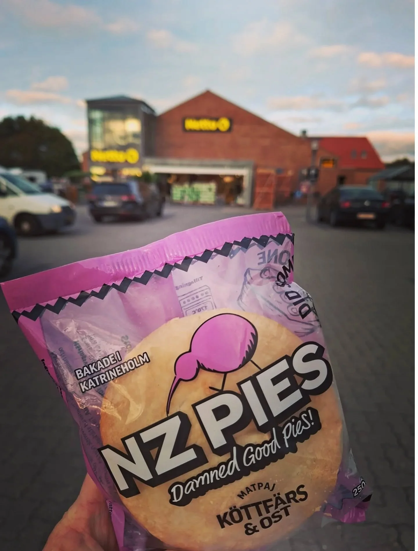 It's pie time in Denmark 🇩🇰
Unexpectedly the biggest find in #denmark this week - @nz_pies  at @nettodk
The meat pie is to New Zealand what the pølsevogn is to Denmark. Kind of.
But now the search is on. What Nettos have them? Have you se