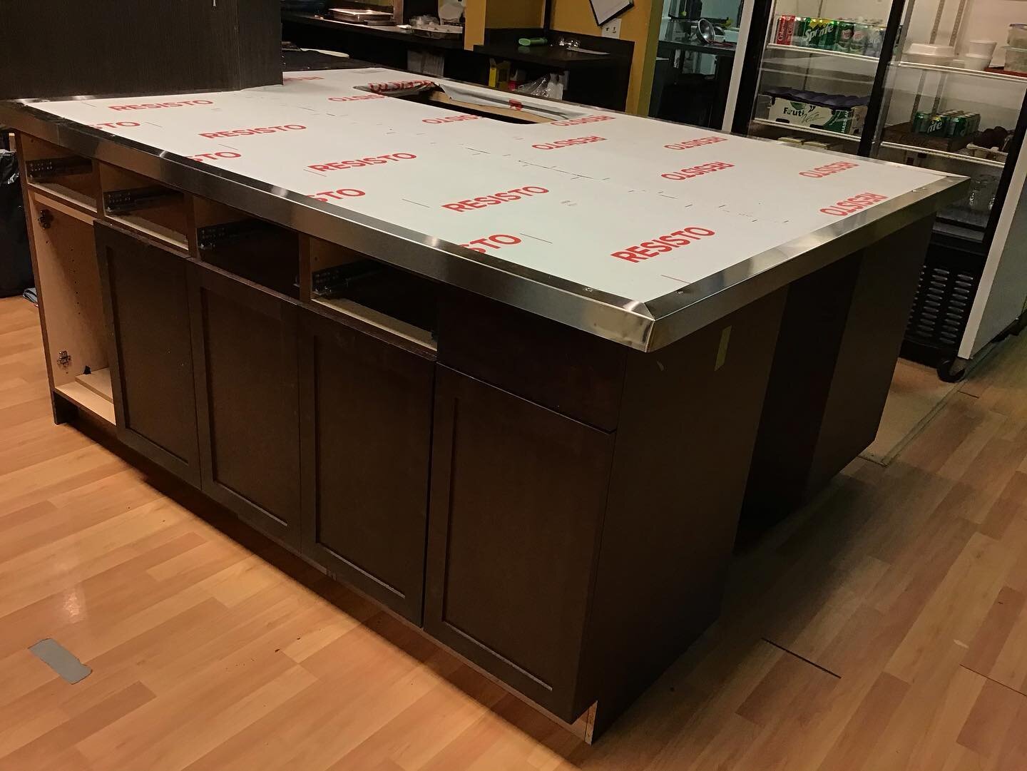 New sushi bar and Server takeout station coming soon!!🌟 Super exciting! 🥢🍣
#renovations #moresushi #sushitime