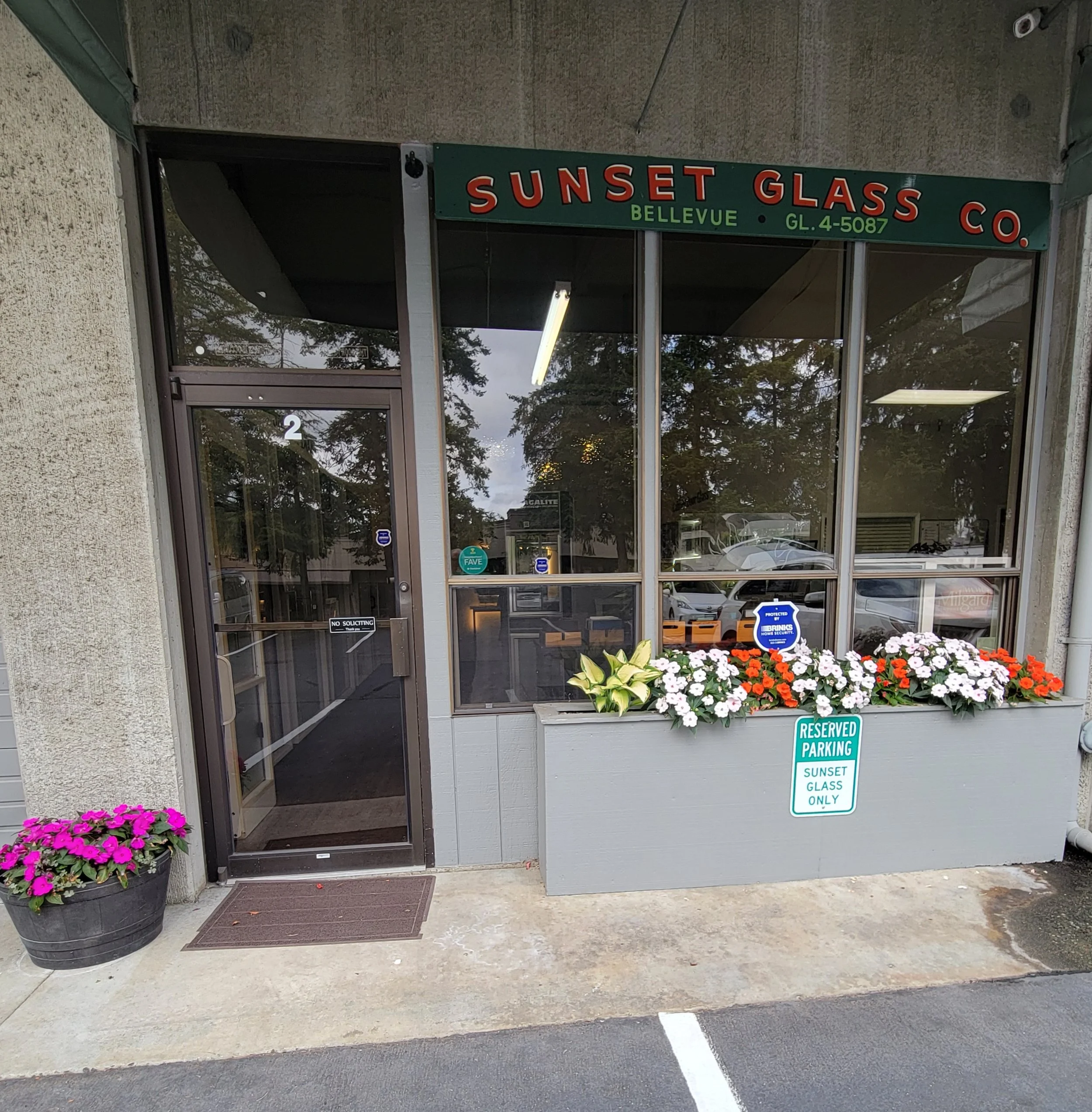 Sunset Glass Co. storefront and local glass shop in Bellevue, Washington, serving Seattle and the Eastside.
