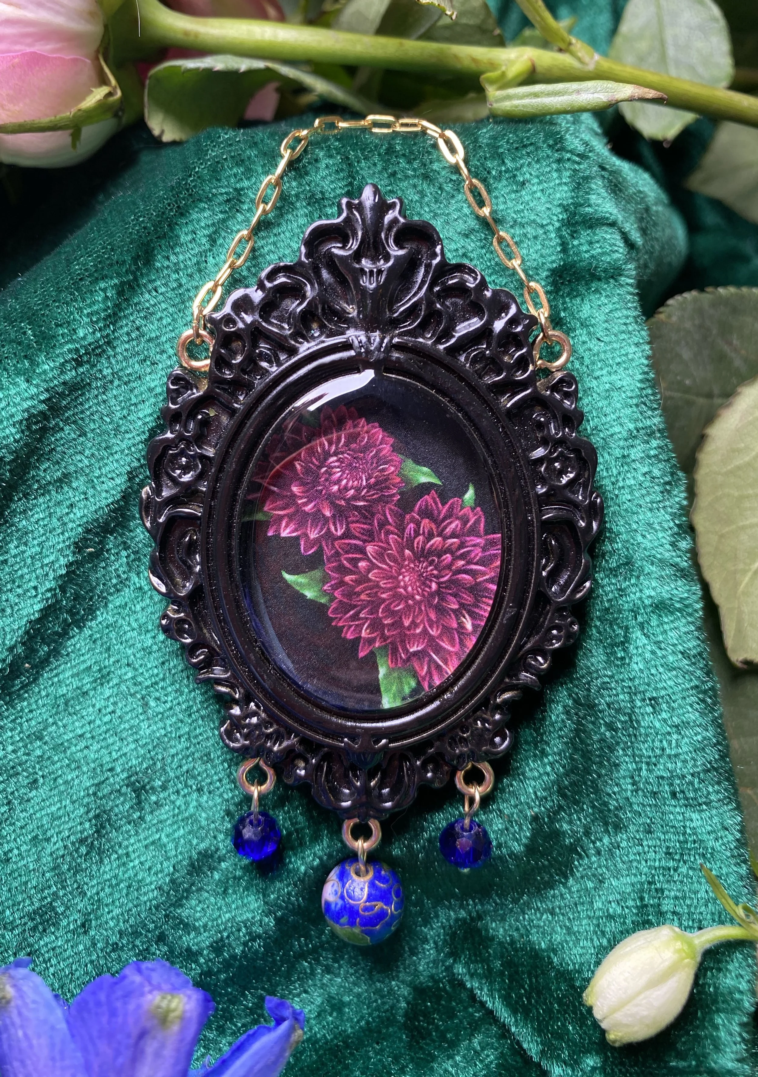 Dark Dahlia Wall Jewel (Black)