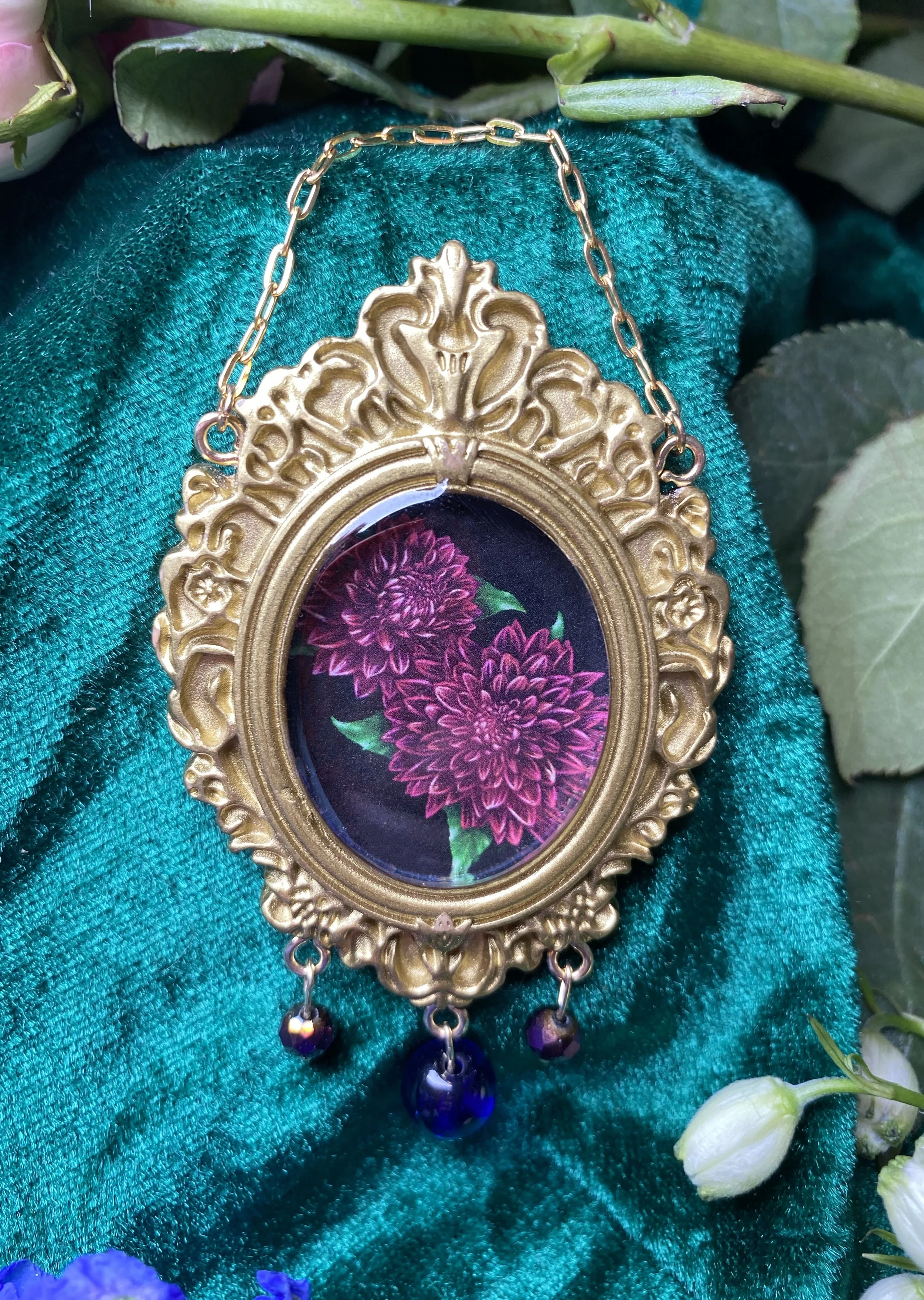 Dark Dahlia Wall Jewel