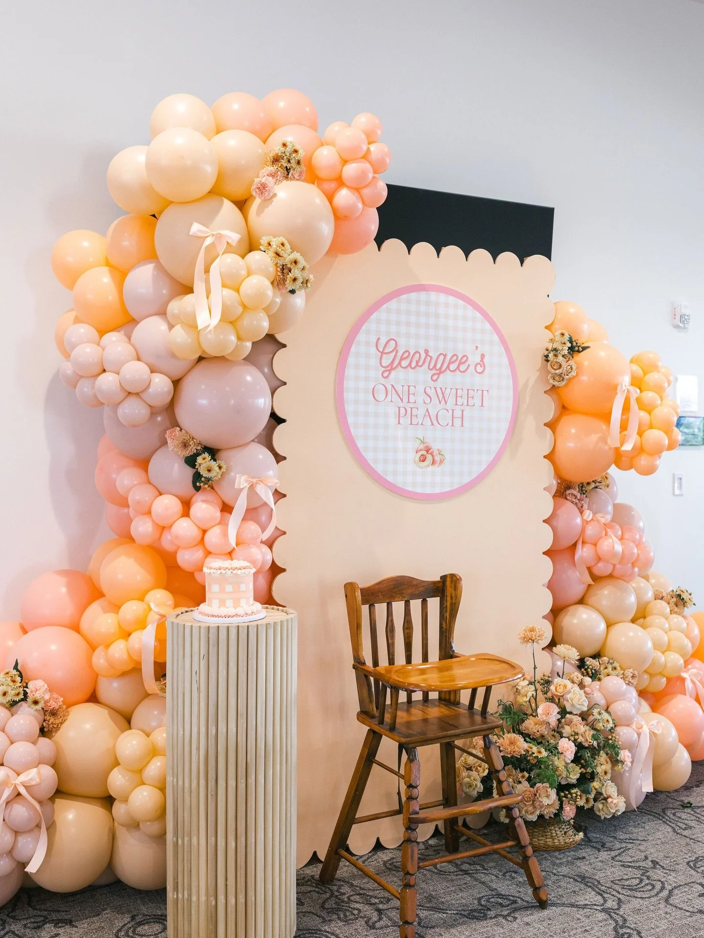 One Sweet Peach 🍑✨ and the cutest little setup to match.

This party was giving soft, sweet, and perfectly peachy from every angle the kind of first birthday that feels just as dreamy for the parents as it does magical for the littles.

Our rentals 