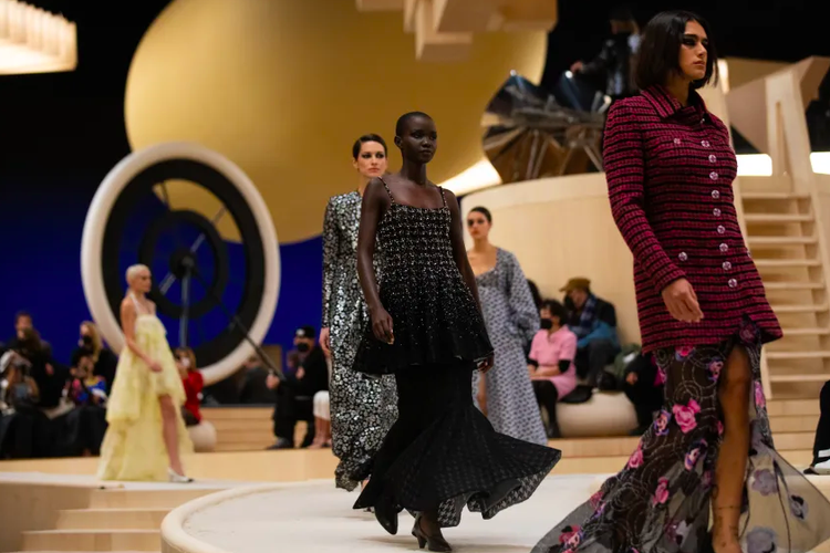 Recap: Chanel Spring/Summer 2022 Haute Couture Show — The Chic