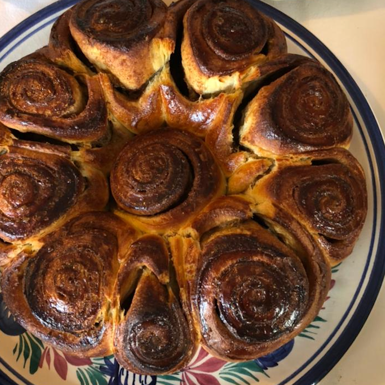 Brioche à la cannelle pour brunch floral 
