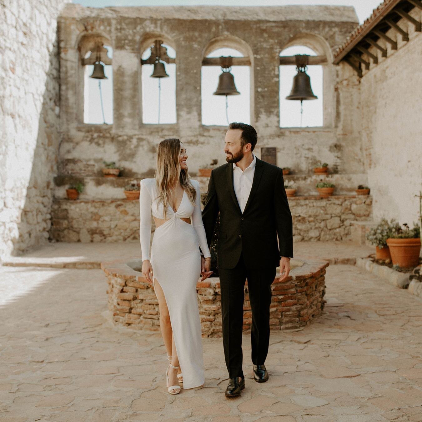 finally getting around to posting this stunning engagement session. cannot wait for your cinco de mayo 🎉 wedding, friends!!