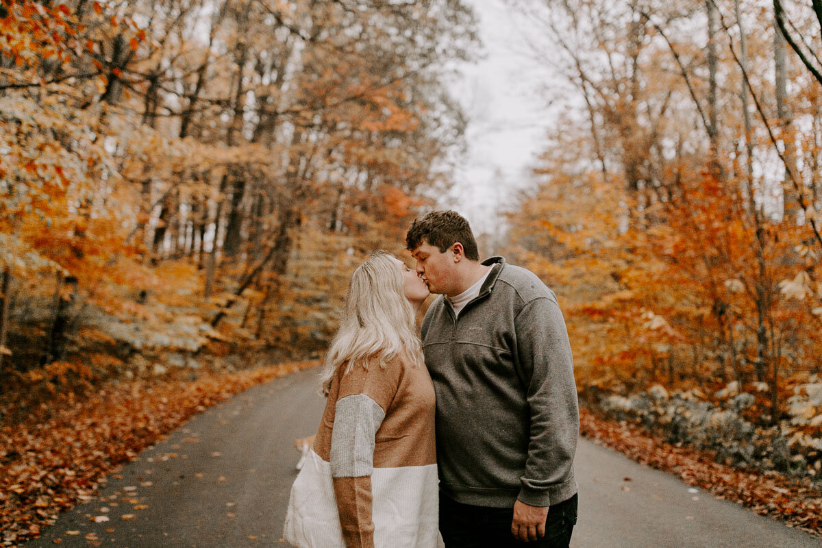 midwest-autumn-engagement-session-8.jpg