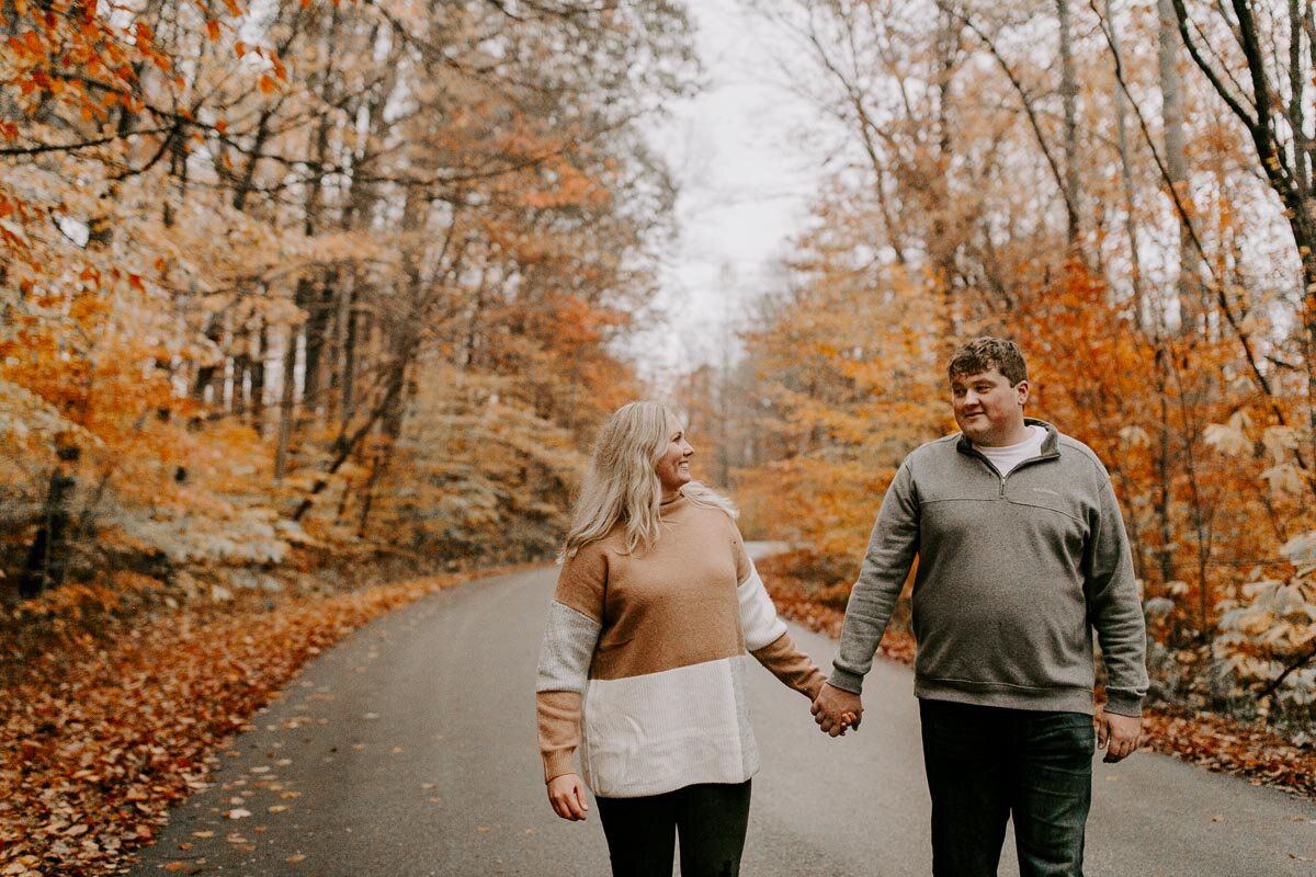 midwest-autumn-engagement-session-7.jpg