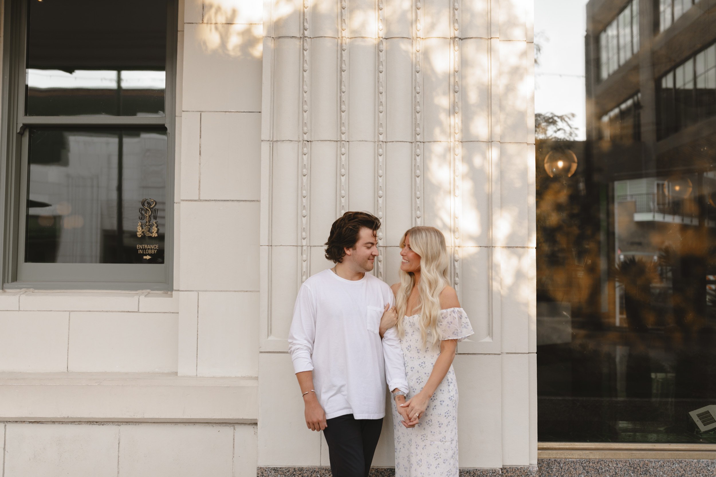 downtown-indianapolis-engagement-shoot-8.jpg