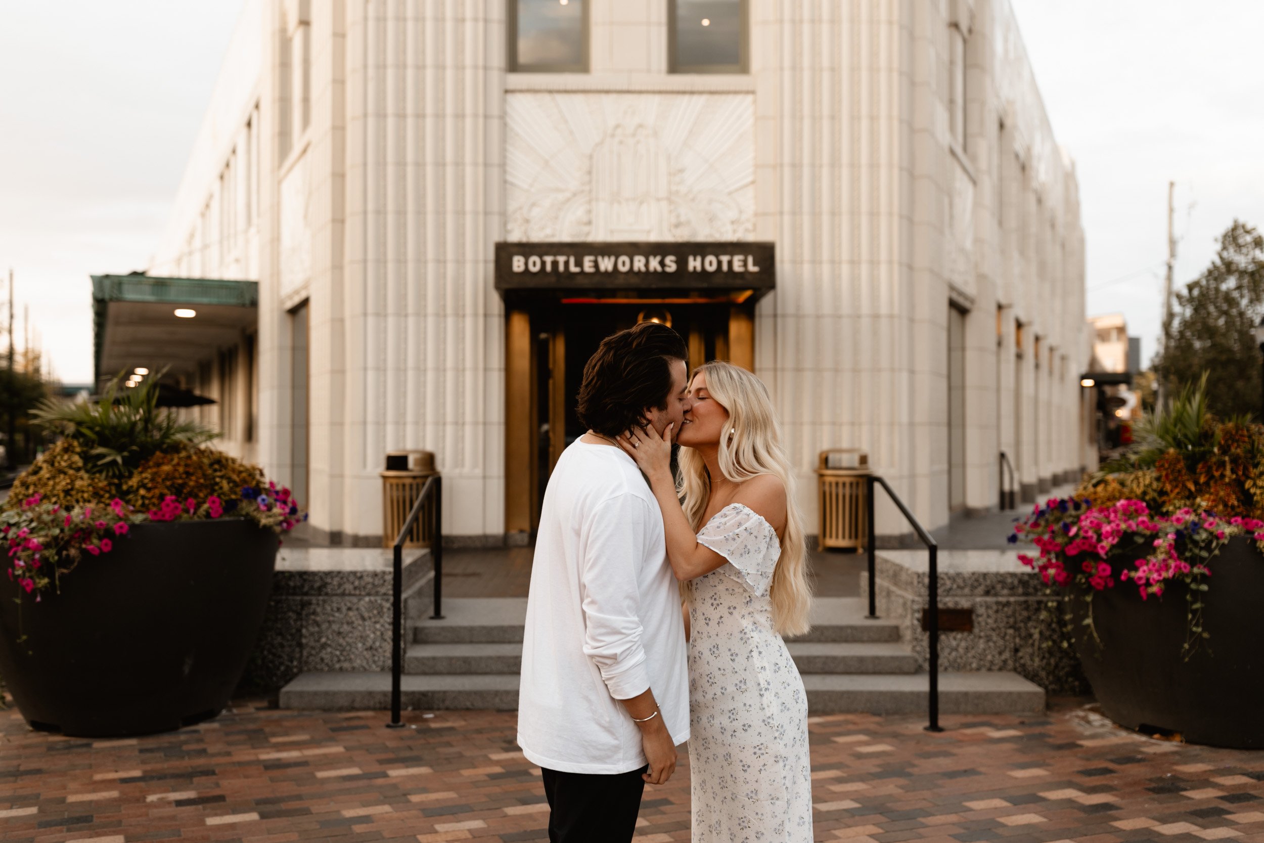 downtown-indianapolis-engagement-shoot-14.jpg
